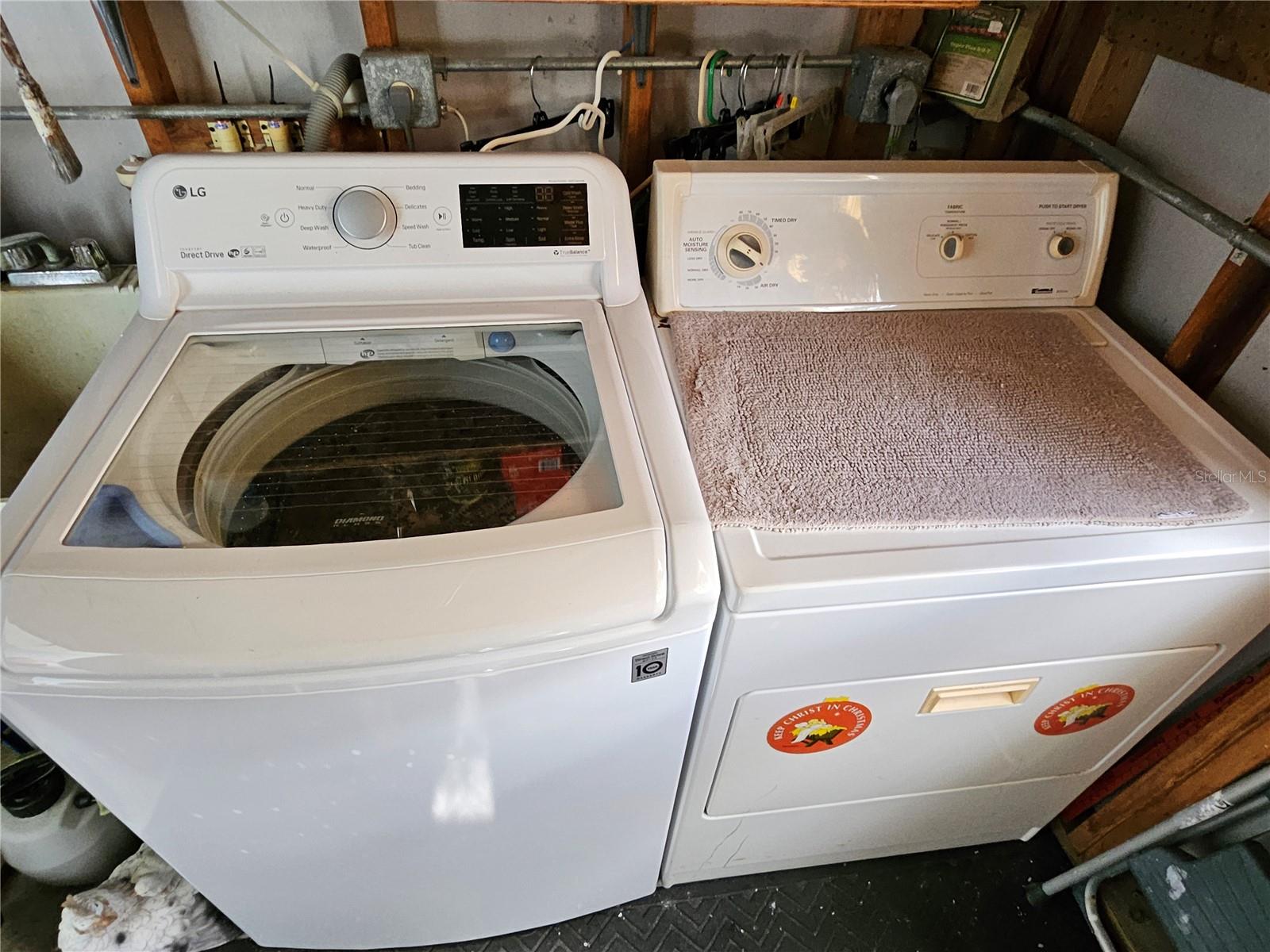 Image 37 of 66 For 305 Oakwood Boulevard E