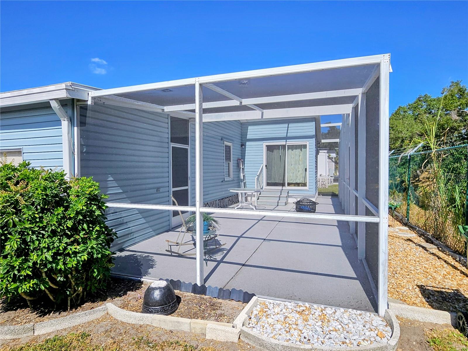 Image 39 of 66 For 305 Oakwood Boulevard E