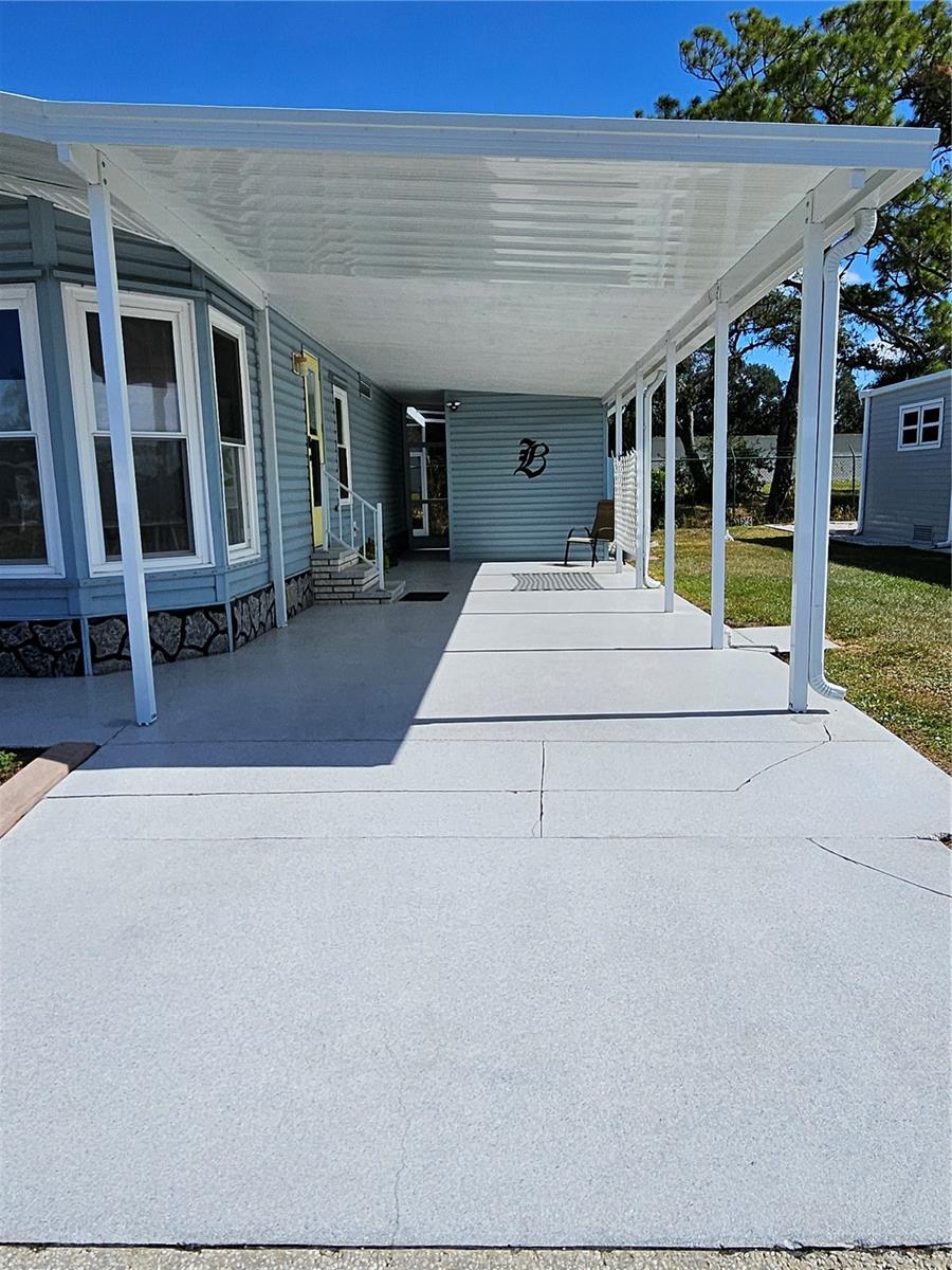 Image 4 of 66 For 305 Oakwood Boulevard E