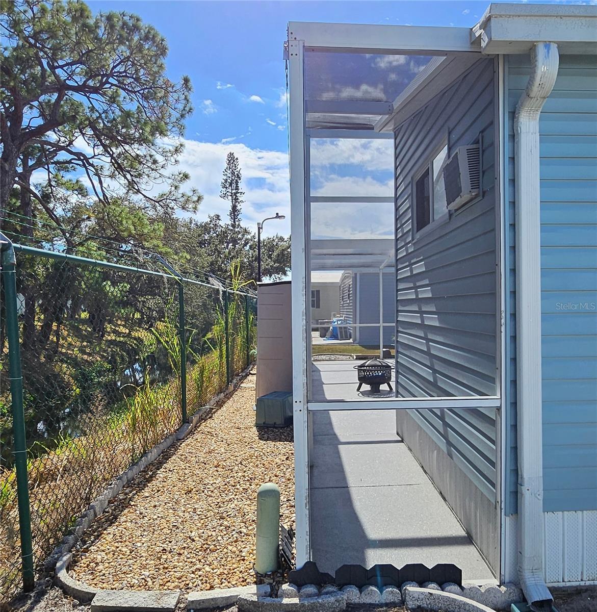 Image 40 of 66 For 305 Oakwood Boulevard E