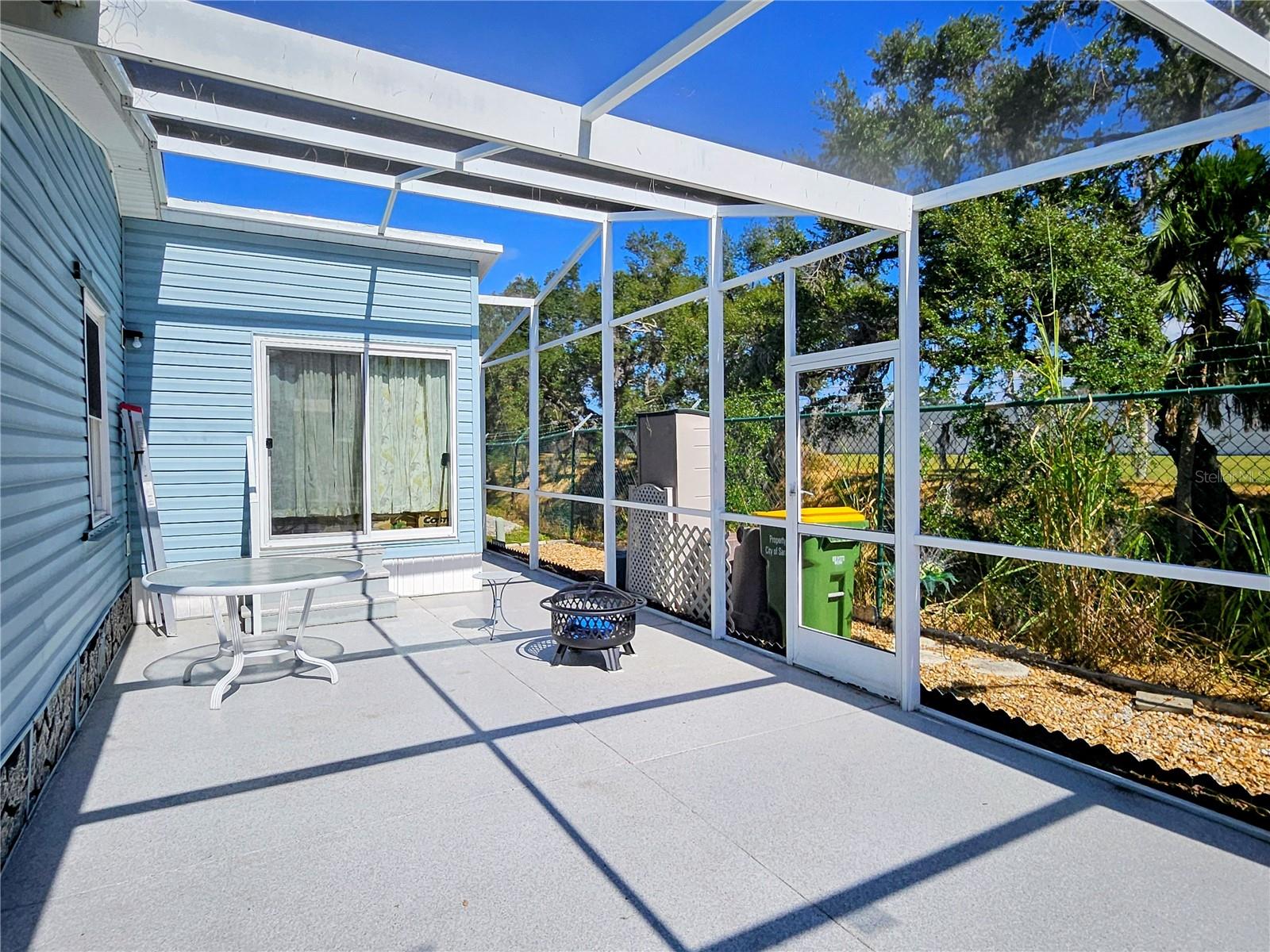 Image 5 of 66 For 305 Oakwood Boulevard E