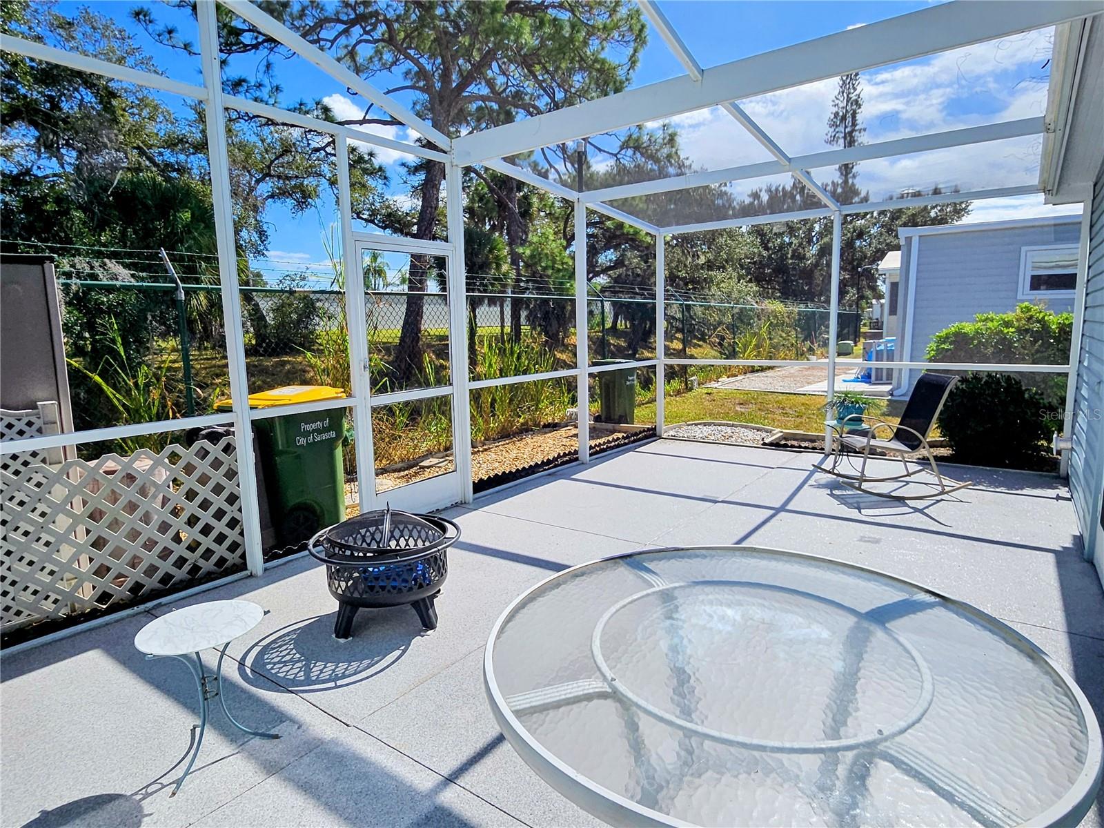 Image 6 of 66 For 305 Oakwood Boulevard E