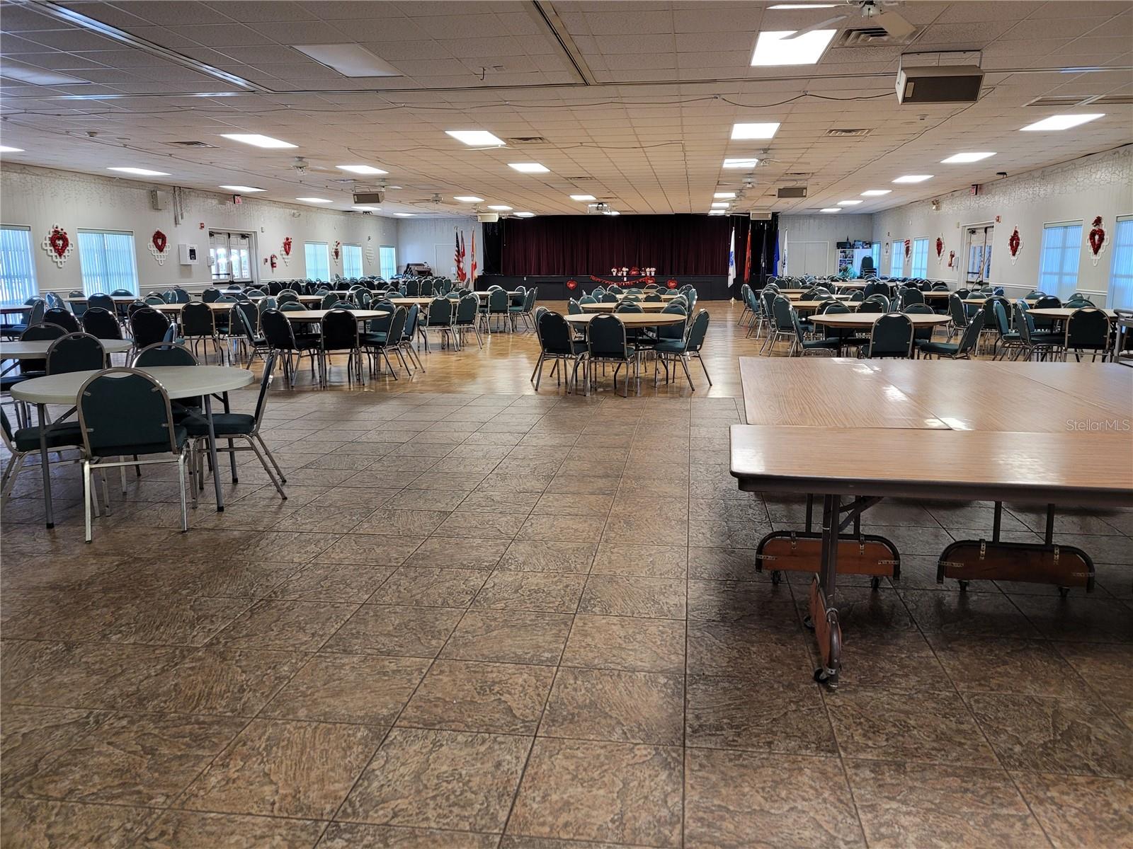 Image 60 of 66 For 305 Oakwood Boulevard E