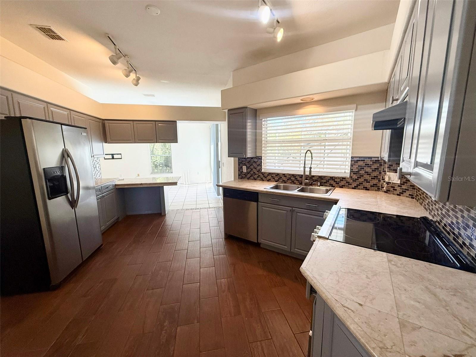 Image 17 of 54 For 7157 42nd Court E