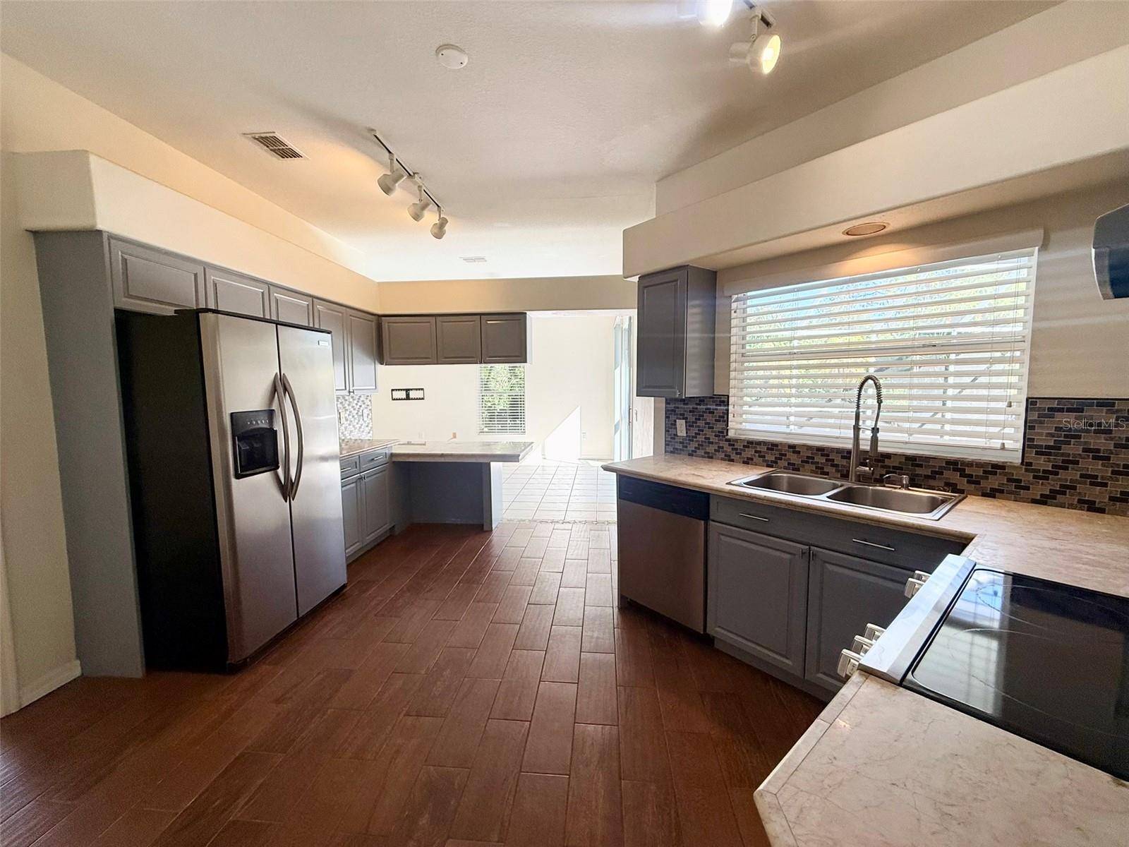 Image 18 of 54 For 7157 42nd Court E