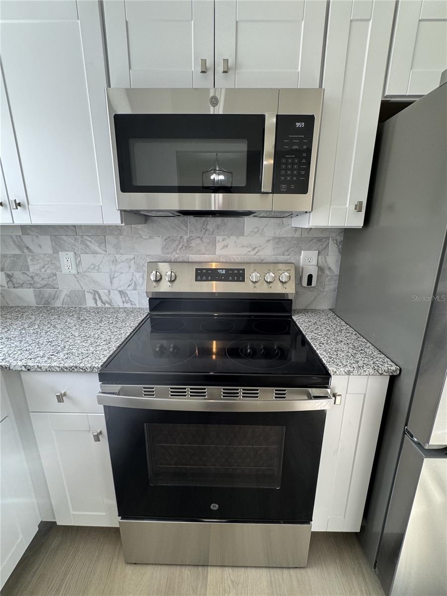 Image 18 of 51 For 3813 42nd Street W 37