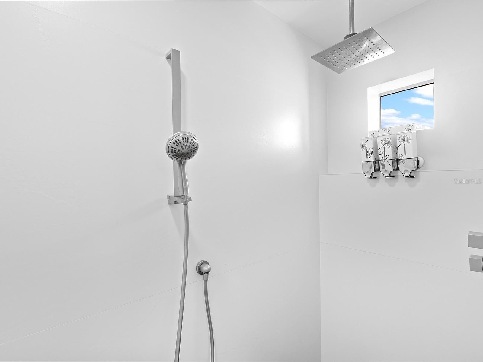 Image 32 of 75 For 7647 Sanderling Road