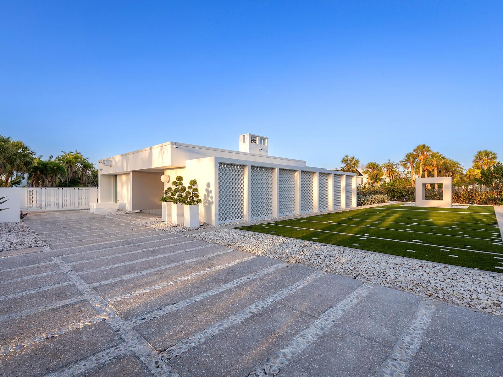 Image 4 of 75 For 7647 Sanderling Road