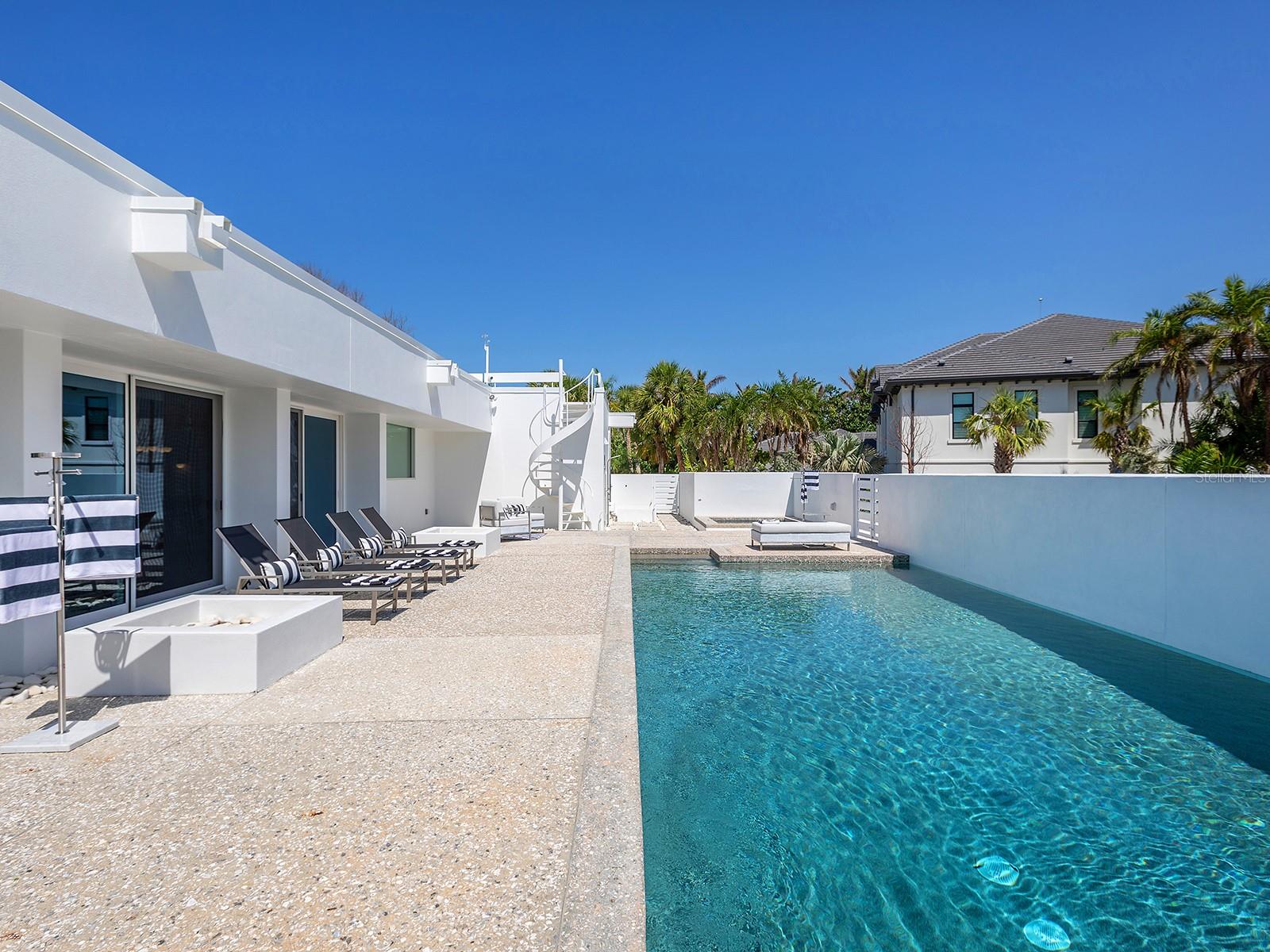 Image 49 of 75 For 7647 Sanderling Road