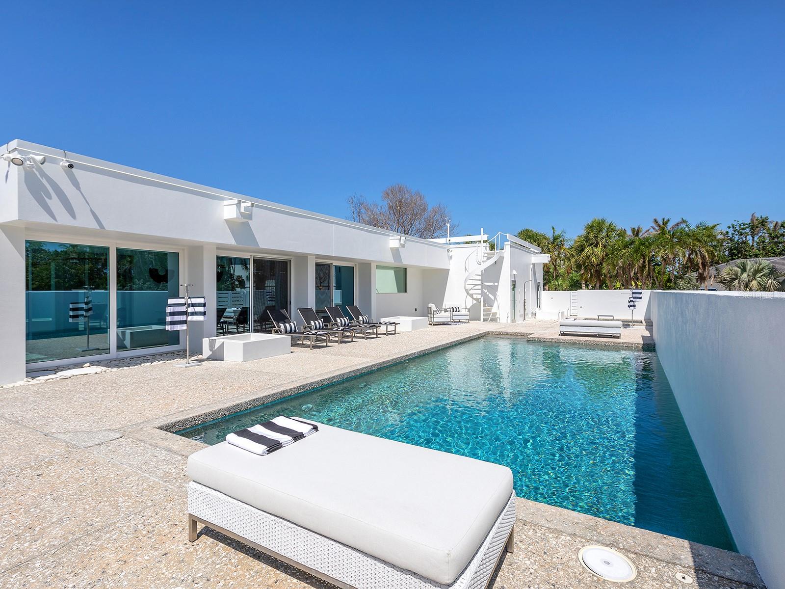 Image 52 of 75 For 7647 Sanderling Road