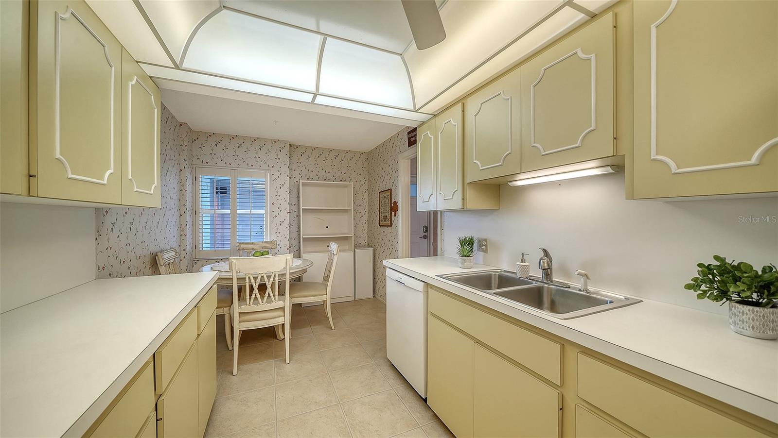 Image 20 of 56 For 19 Whispering Sands Drive 802