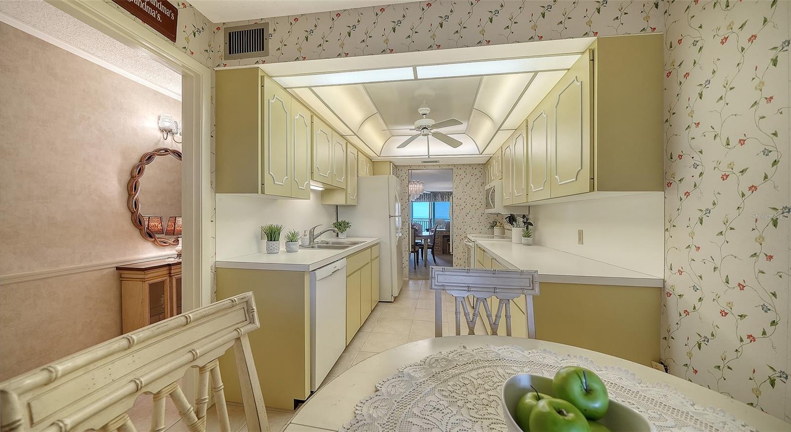 Image 21 of 56 For 19 Whispering Sands Drive 802