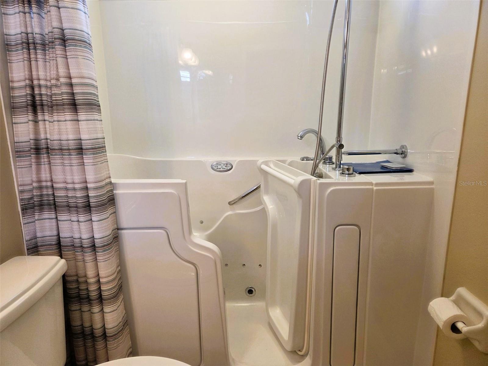 Image 23 of 52 For 3216 Oakwood Boulevard S