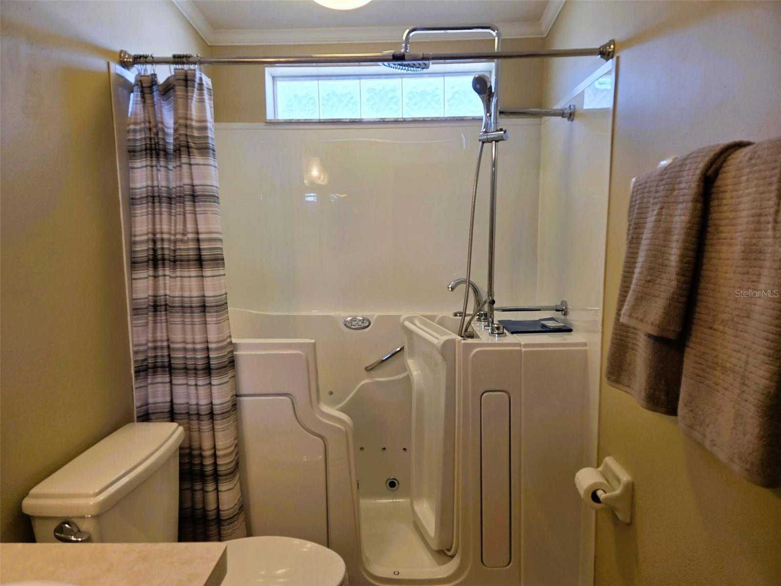 Image 24 of 52 For 3216 Oakwood Boulevard S