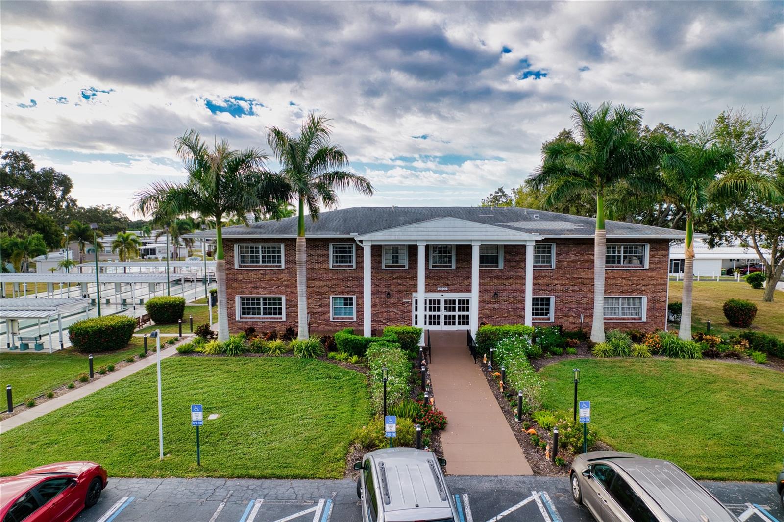 Image 9 of 52 For 3216 Oakwood Boulevard S