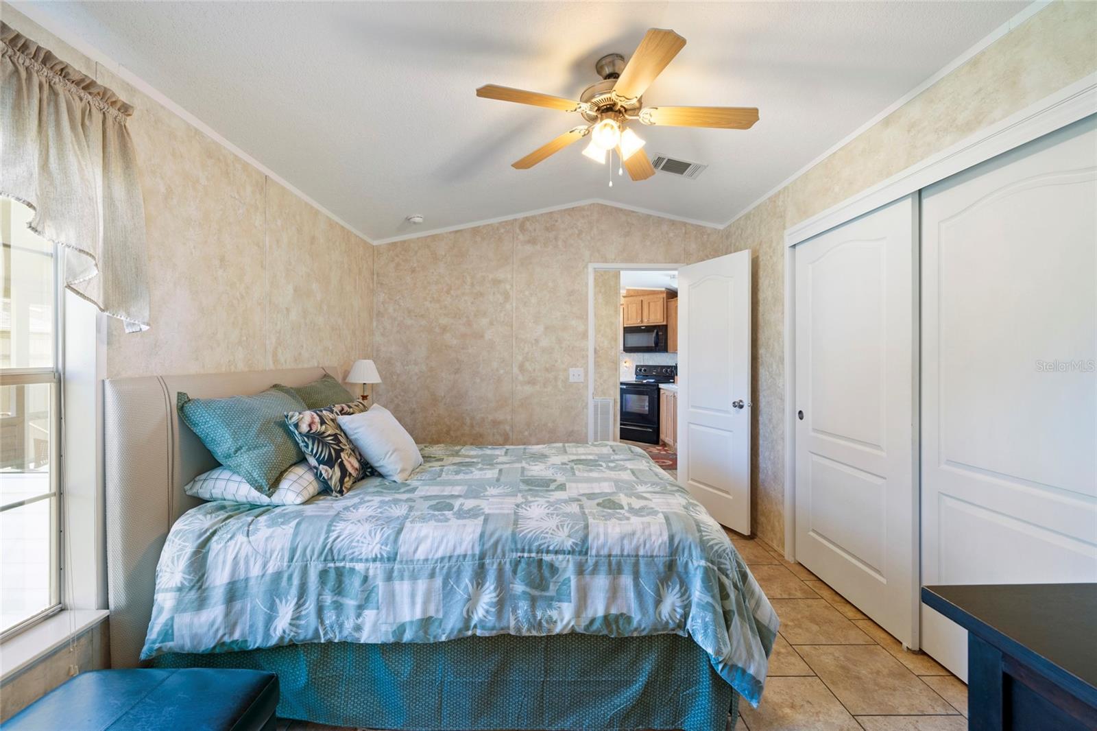 Image 4 of 28 For 3204 Bayside Parkway