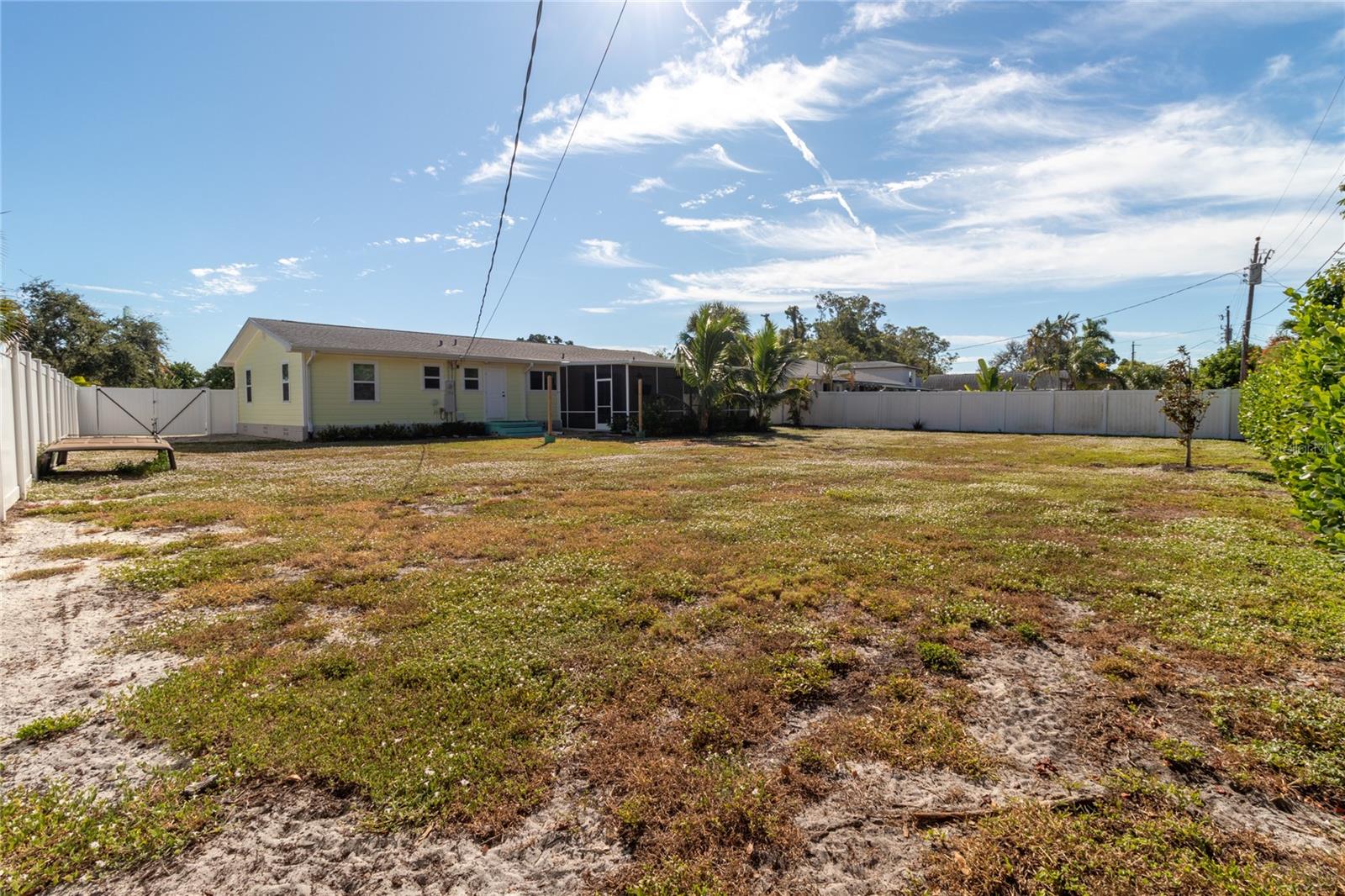 Image 17 of 59 For 716 Fontana Lane