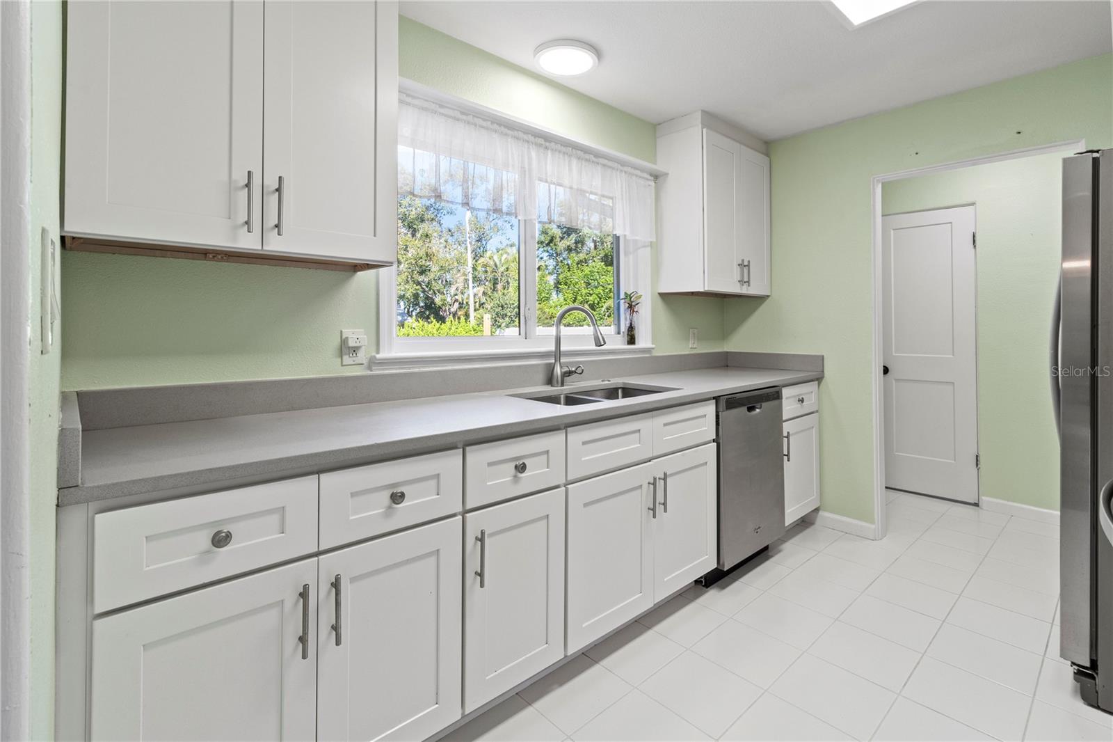 Image 6 of 59 For 716 Fontana Lane