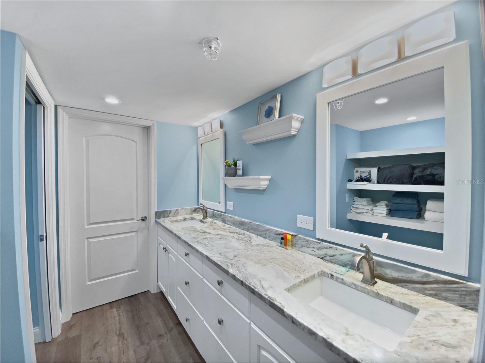 Image 10 of 31 For 1445 Gulf Of Mexico Drive 305