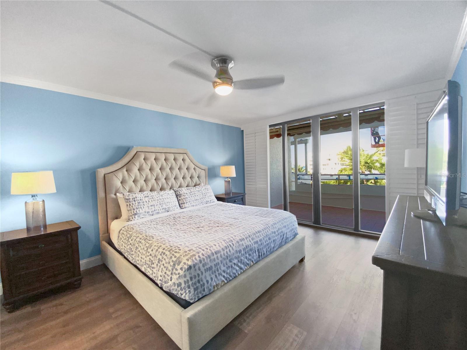 Image 11 of 31 For 1445 Gulf Of Mexico Drive 305