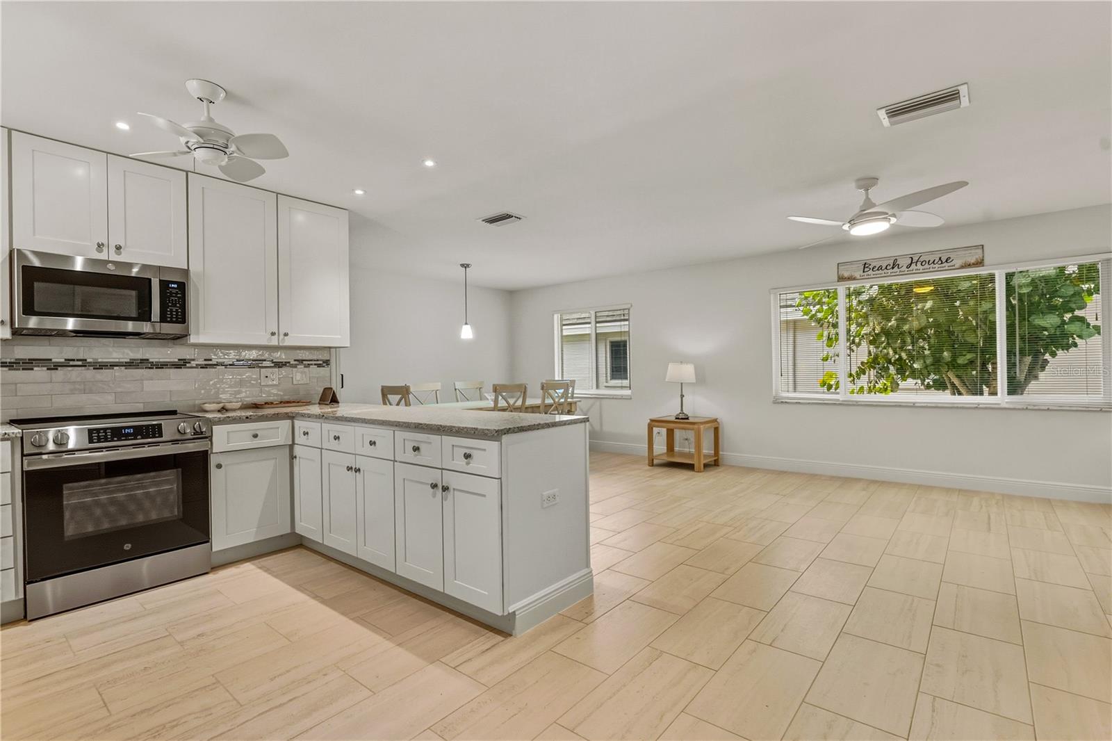 Image 12 of 53 For 1900 Benjamin Franklin Drive V12