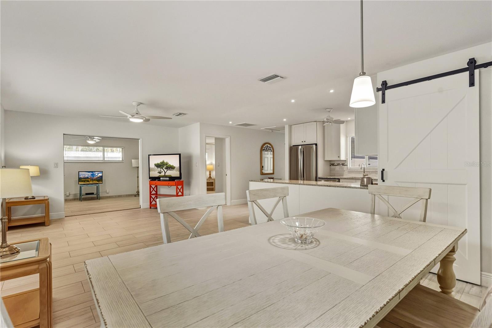 Image 16 of 53 For 1900 Benjamin Franklin Drive V12