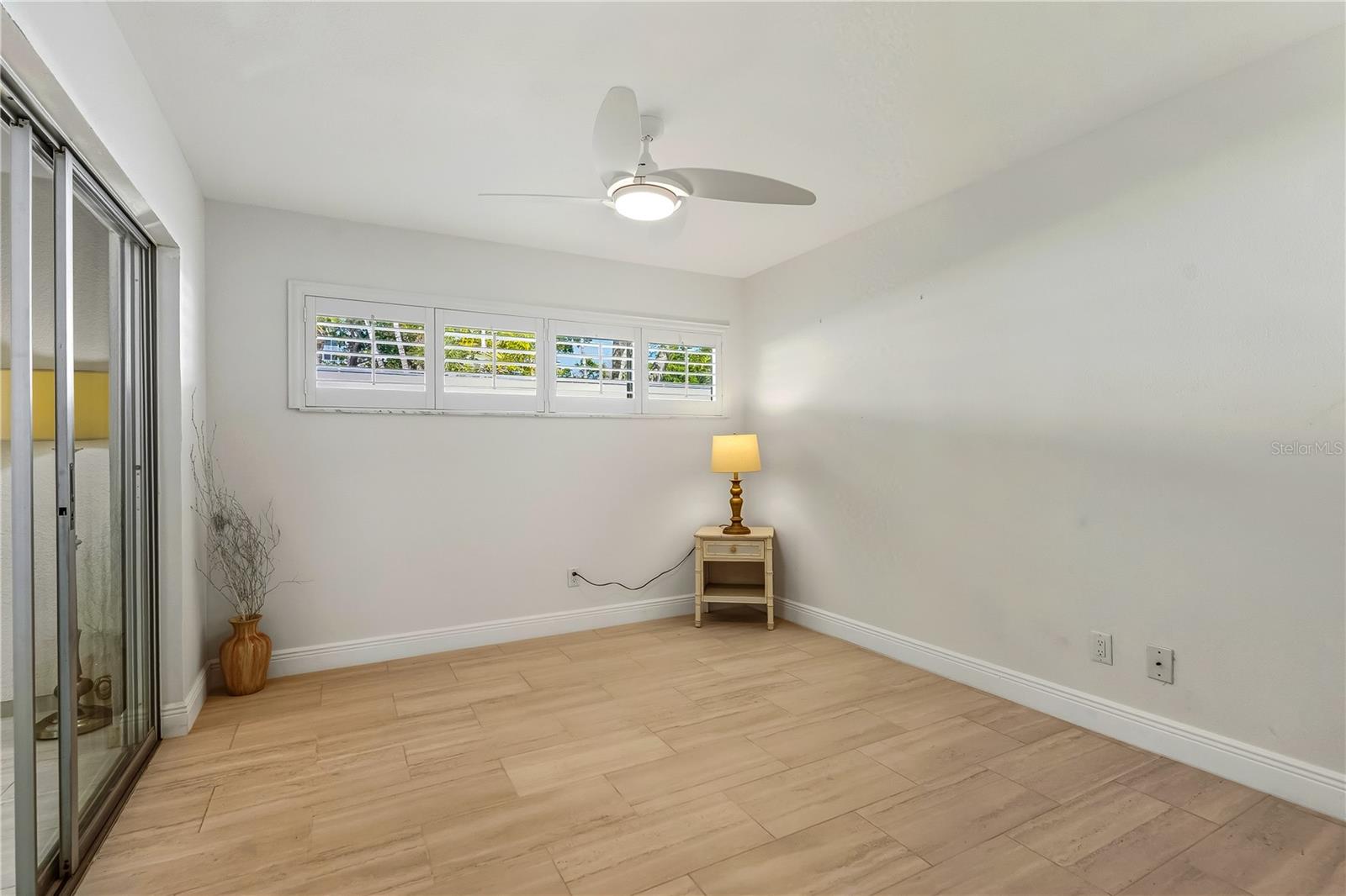 Image 26 of 53 For 1900 Benjamin Franklin Drive V12