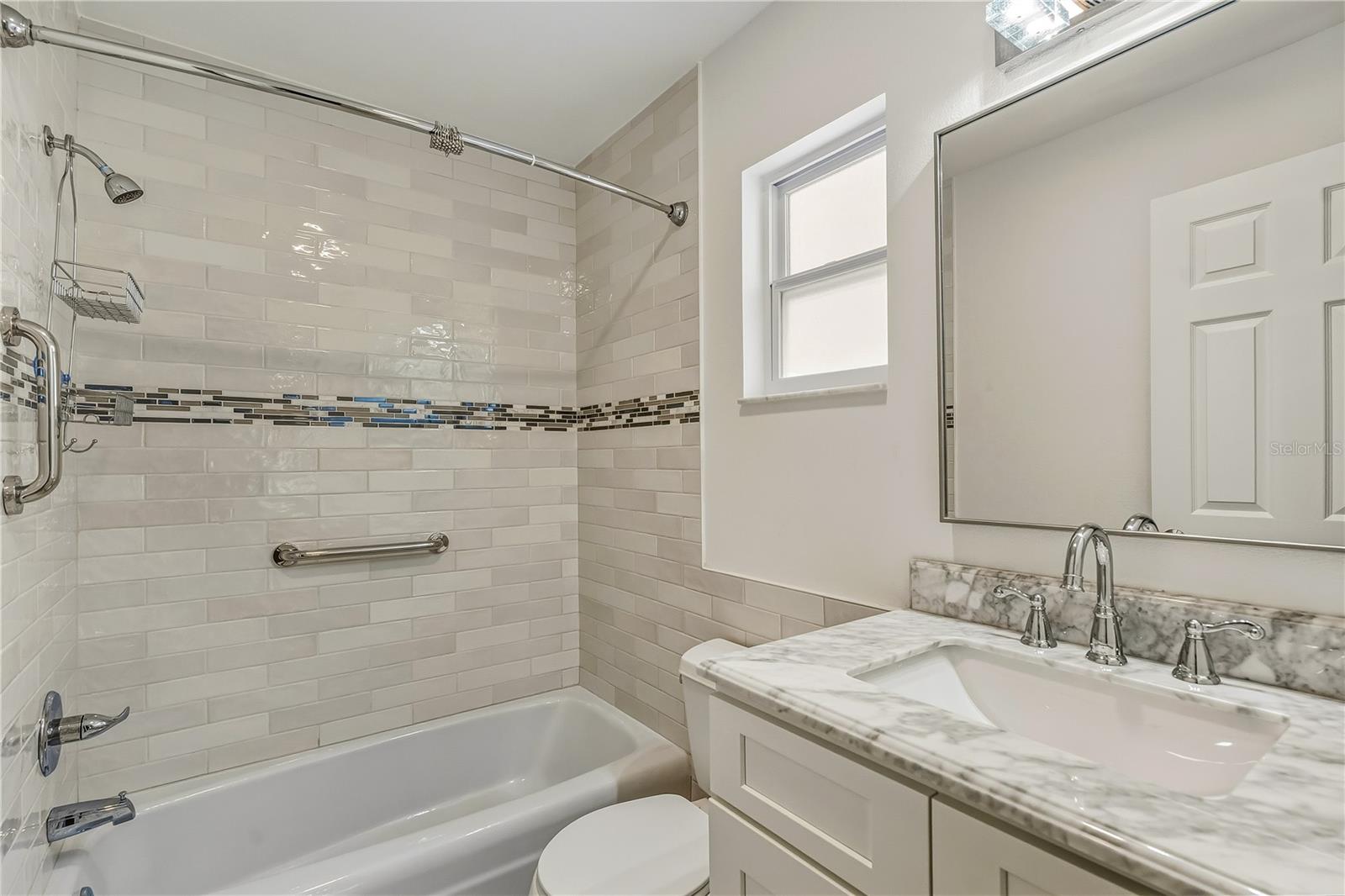 Image 28 of 53 For 1900 Benjamin Franklin Drive V12