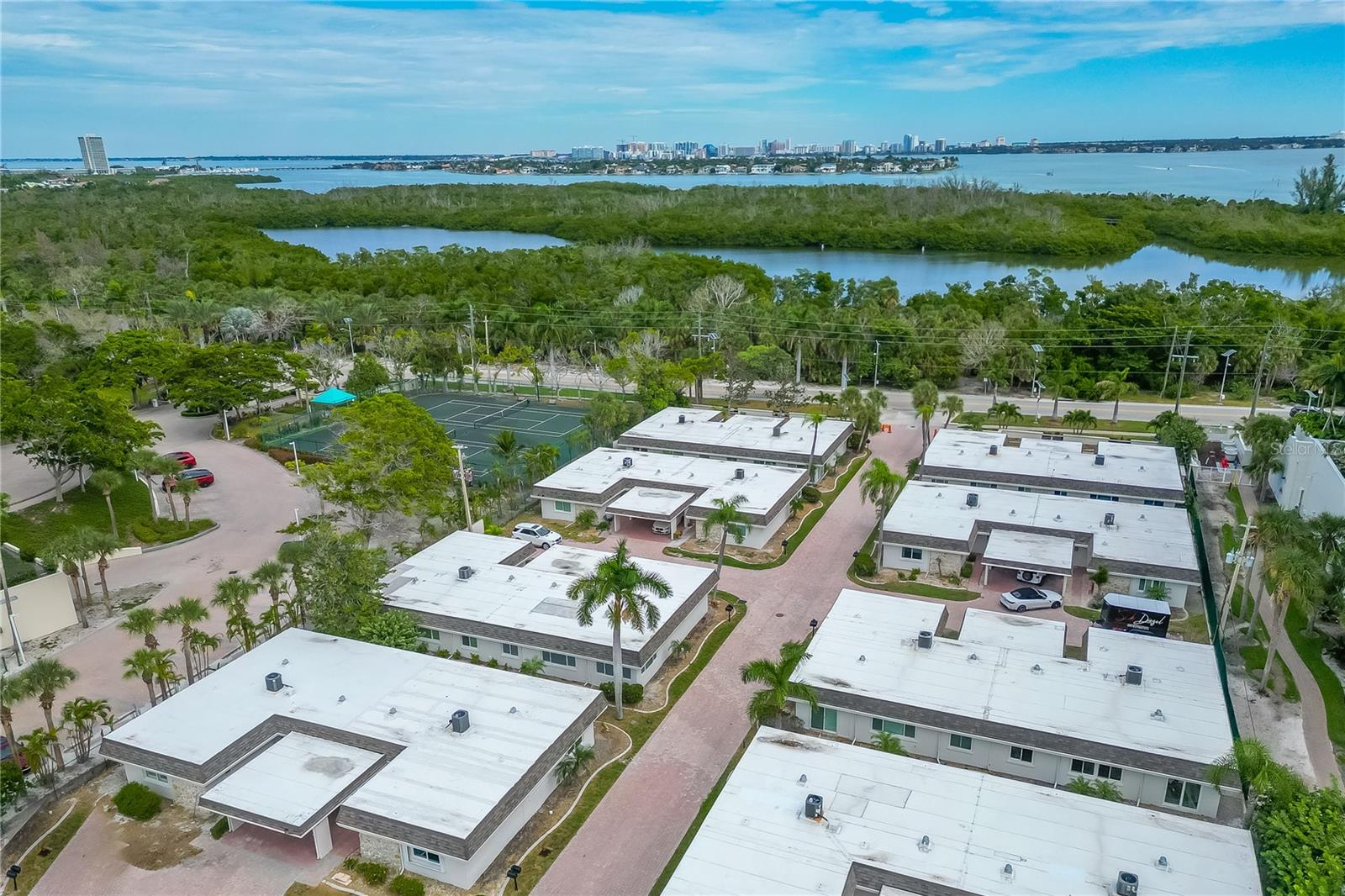 Image 40 of 53 For 1900 Benjamin Franklin Drive V12