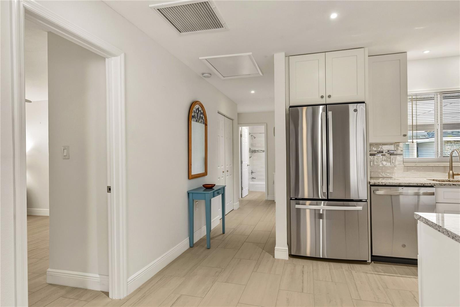 Image 9 of 53 For 1900 Benjamin Franklin Drive V12