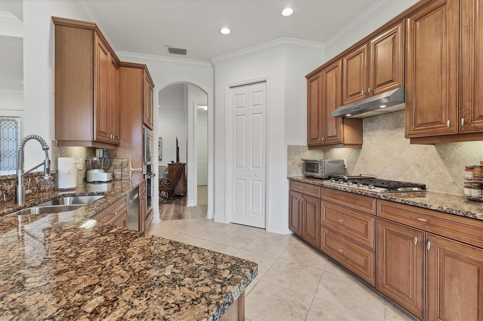 Image 10 of 37 For 8284 Barton Farms Boulevard