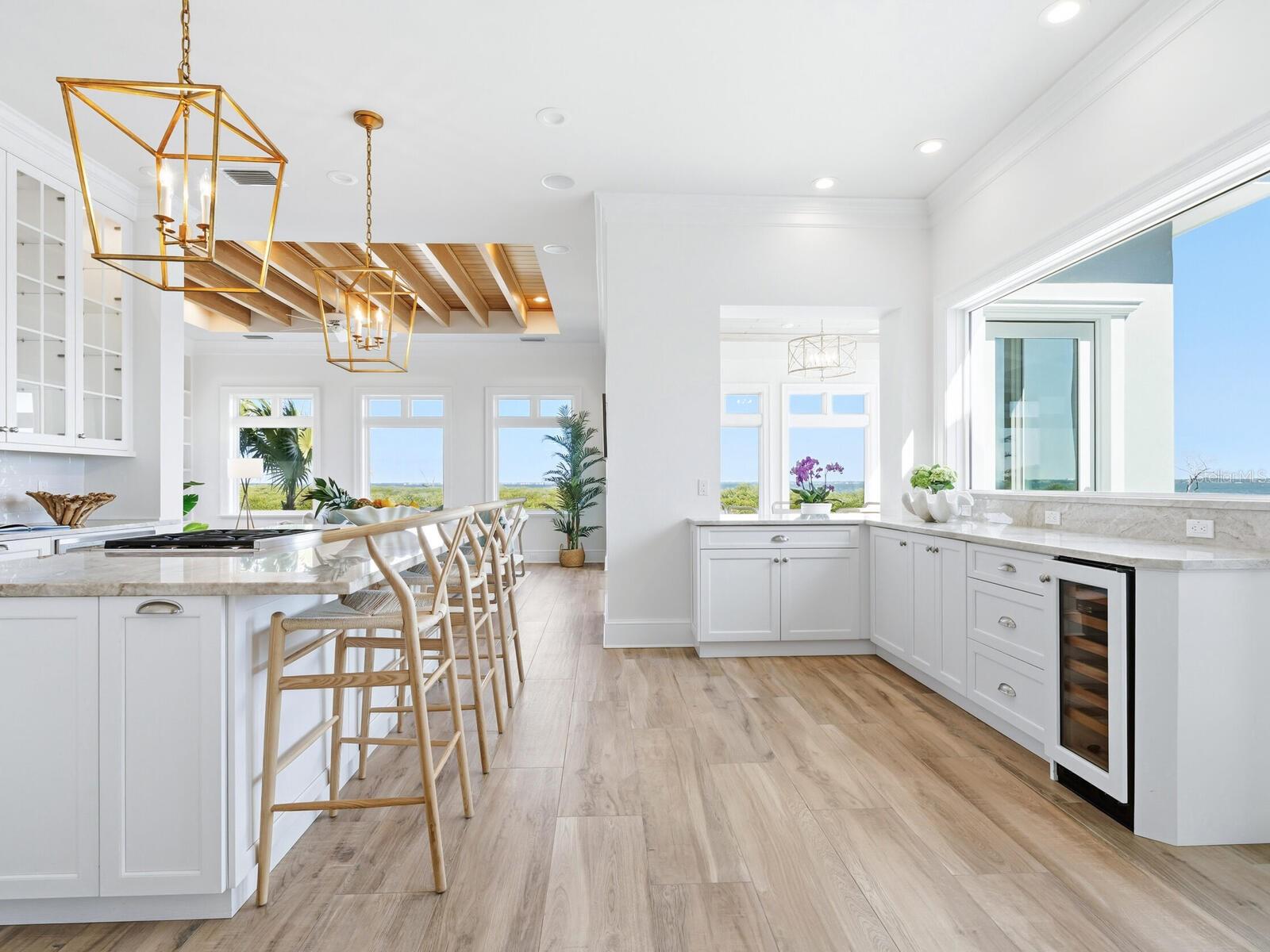 Image 13 of 87 For 560 Harbor Point Road