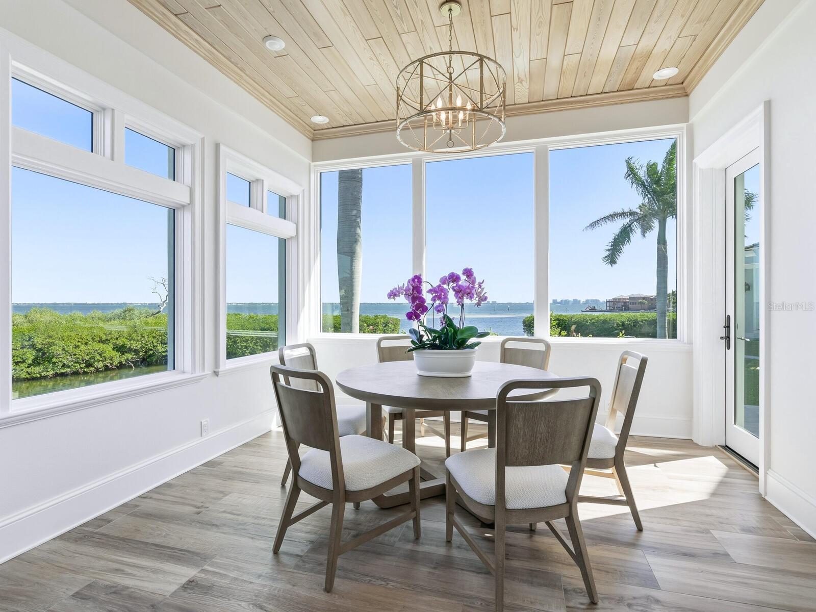 Image 23 of 87 For 560 Harbor Point Road