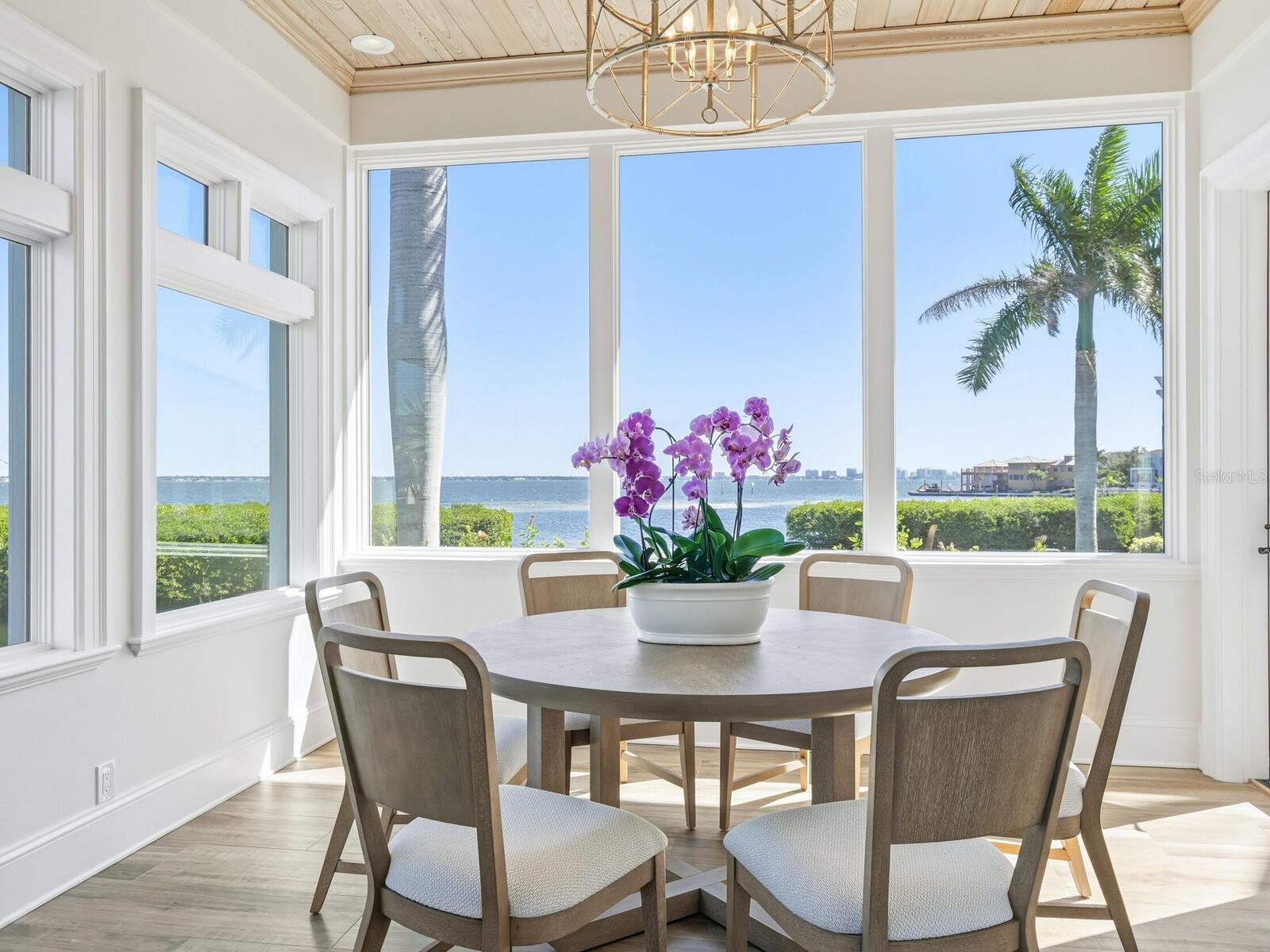 Image 24 of 87 For 560 Harbor Point Road