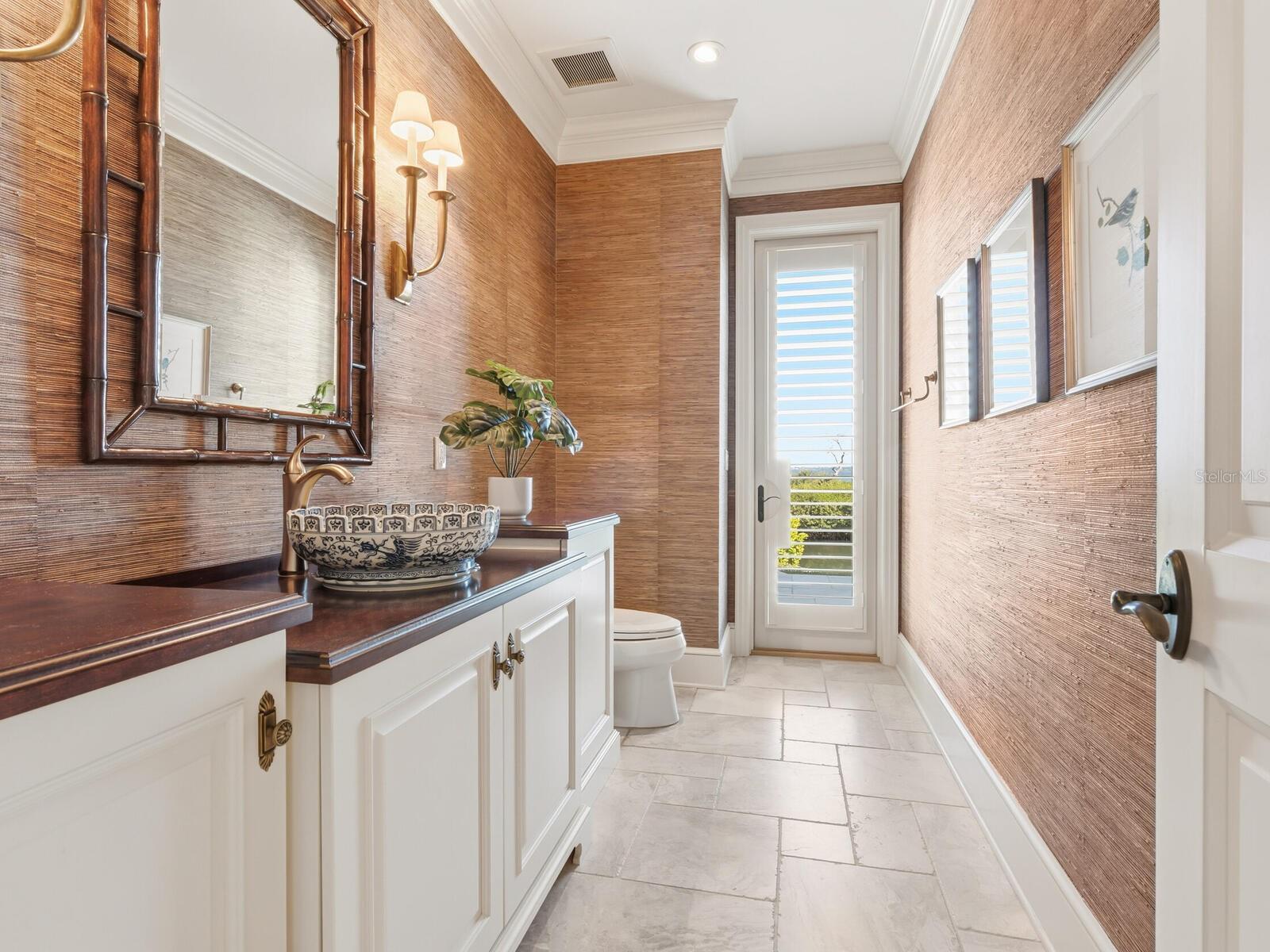 Image 42 of 87 For 560 Harbor Point Road