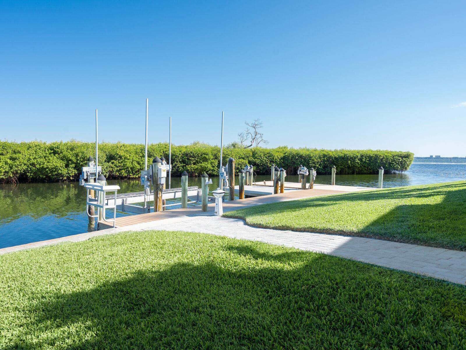 Image 65 of 87 For 560 Harbor Point Road