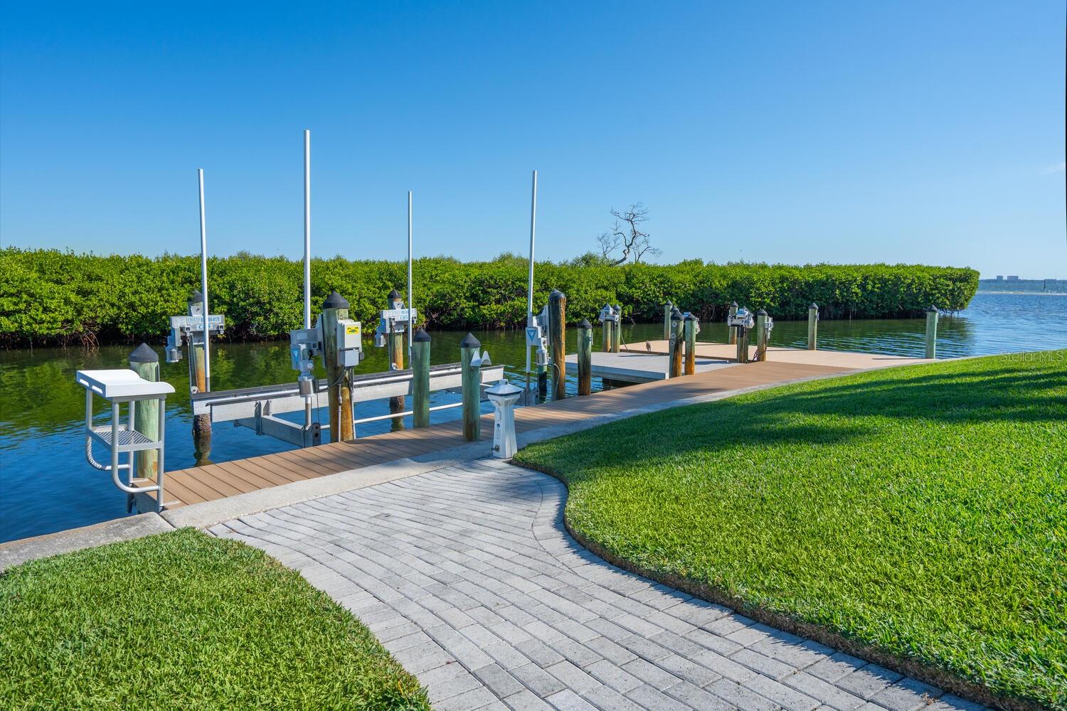 Image 73 of 87 For 560 Harbor Point Road