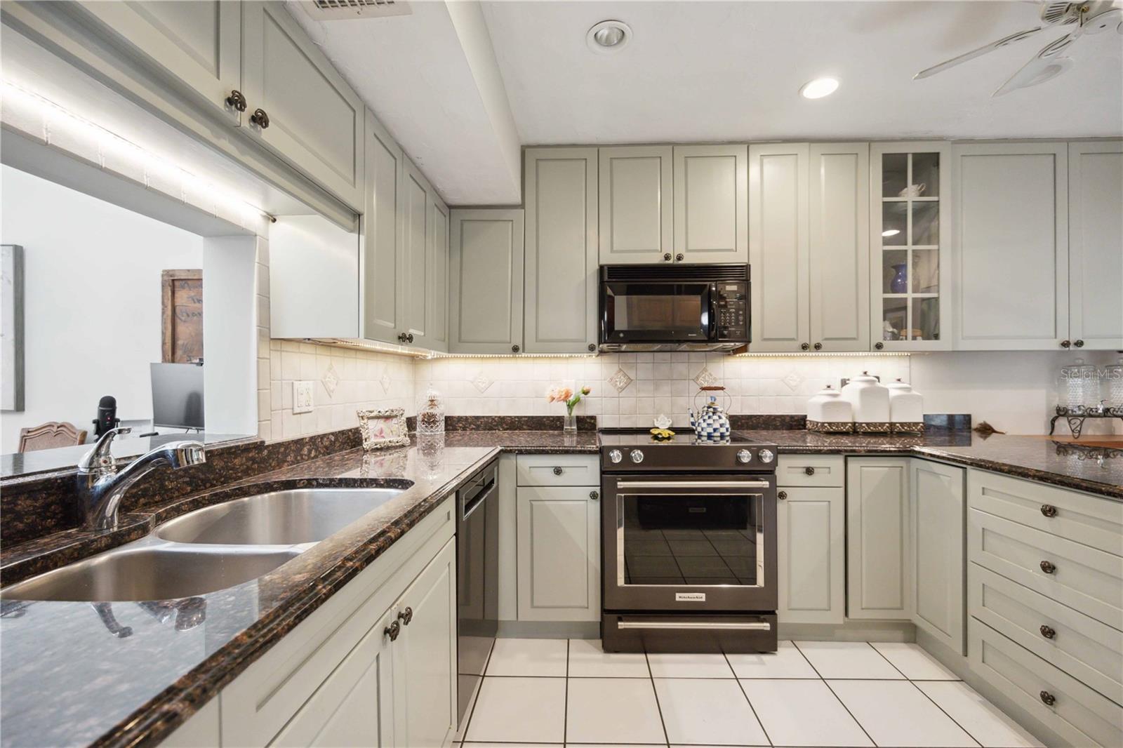 Image 13 of 53 For 2584 Arboretum Circle 20