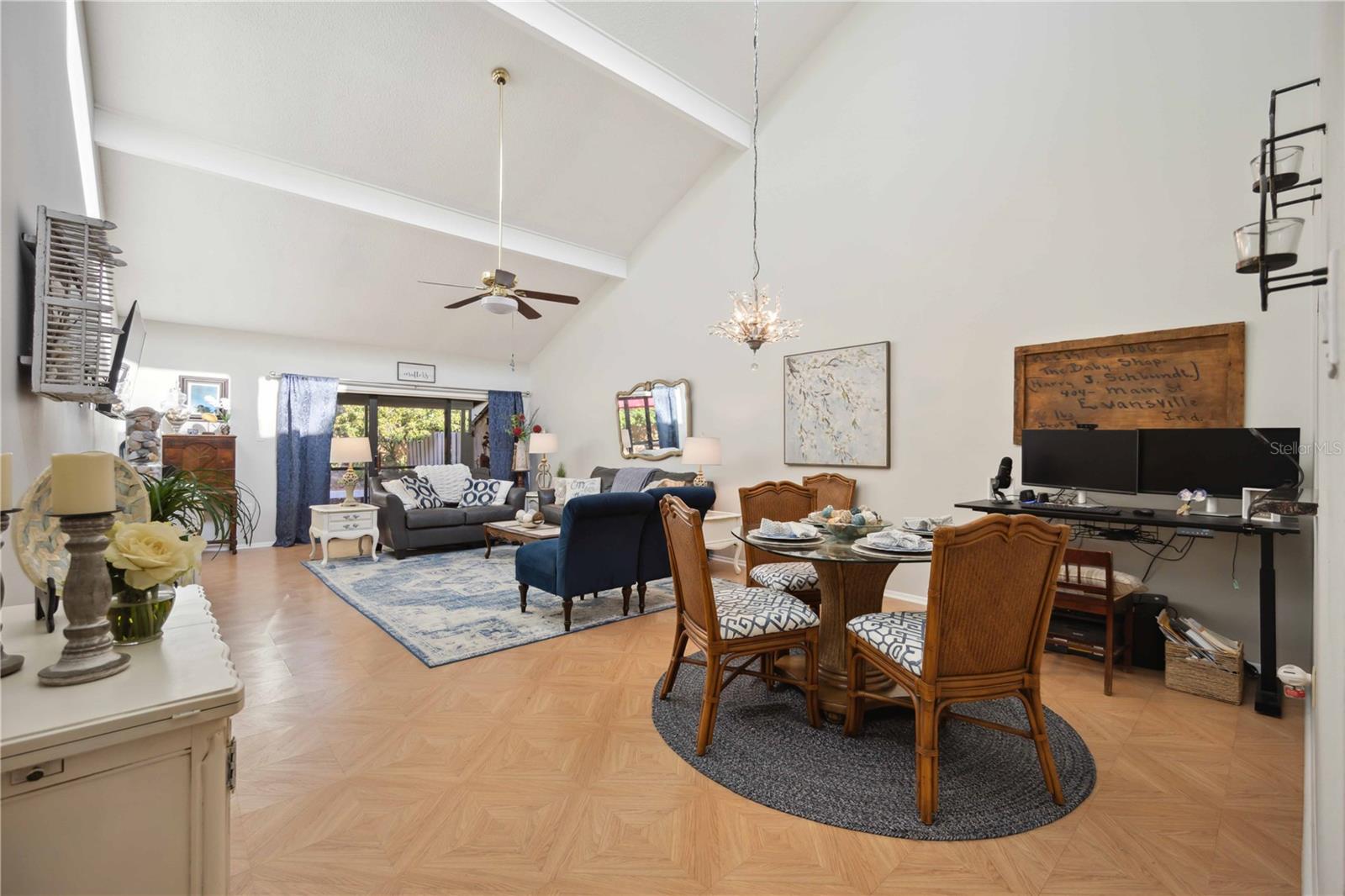 Image 19 of 53 For 2584 Arboretum Circle 20