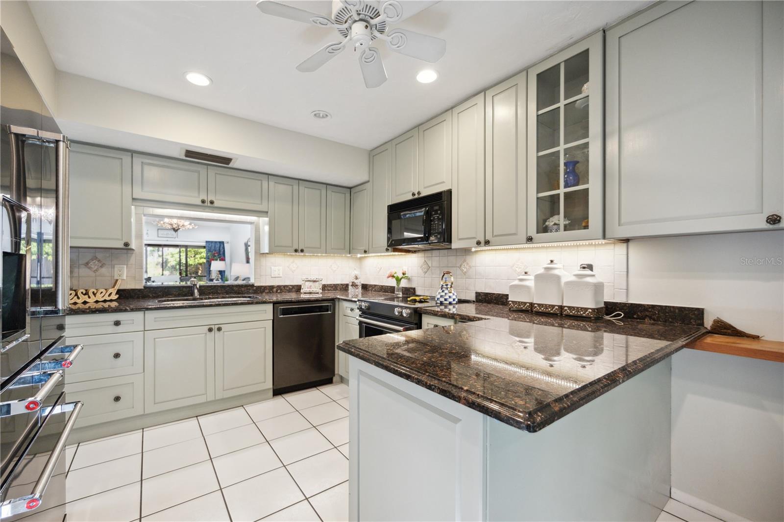 Image 8 of 53 For 2584 Arboretum Circle 20