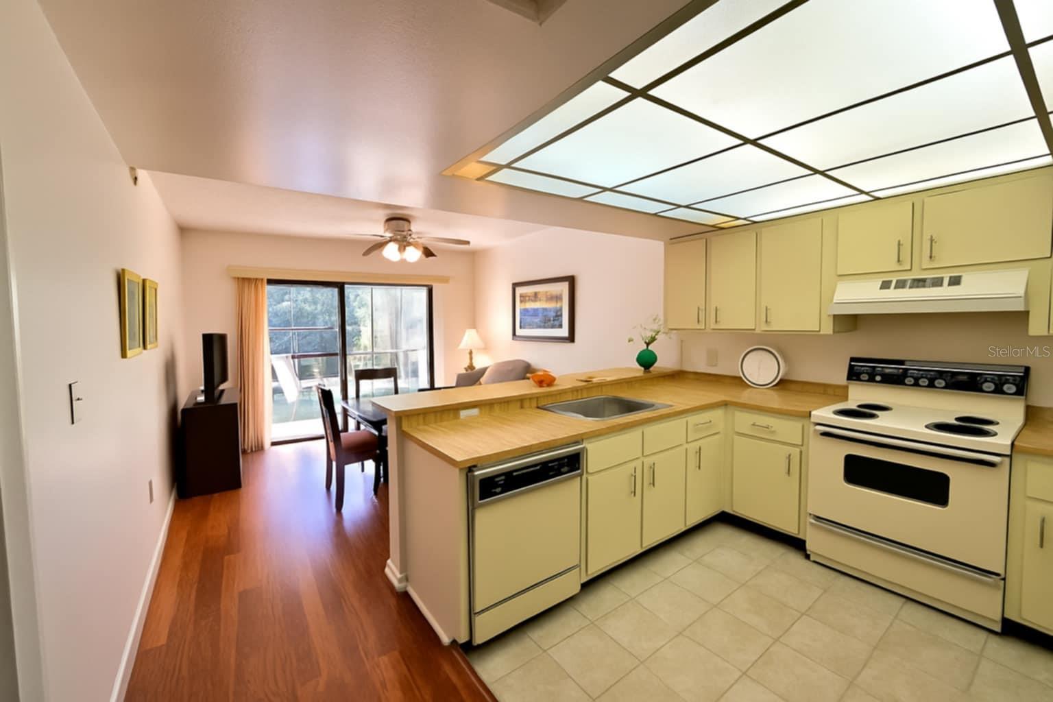 Image 10 of 33 For 425 30th Avenue W C206