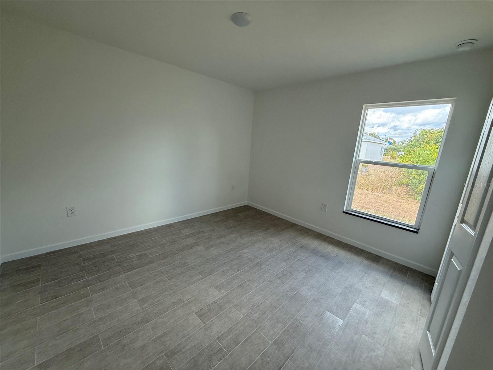 Image 25 of 30 For 2164 Northland Avenue