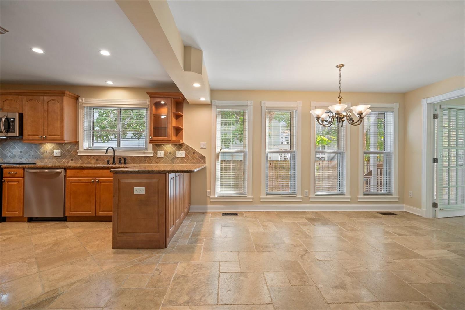 Image 14 of 49 For 5512 Avenida Del Mare