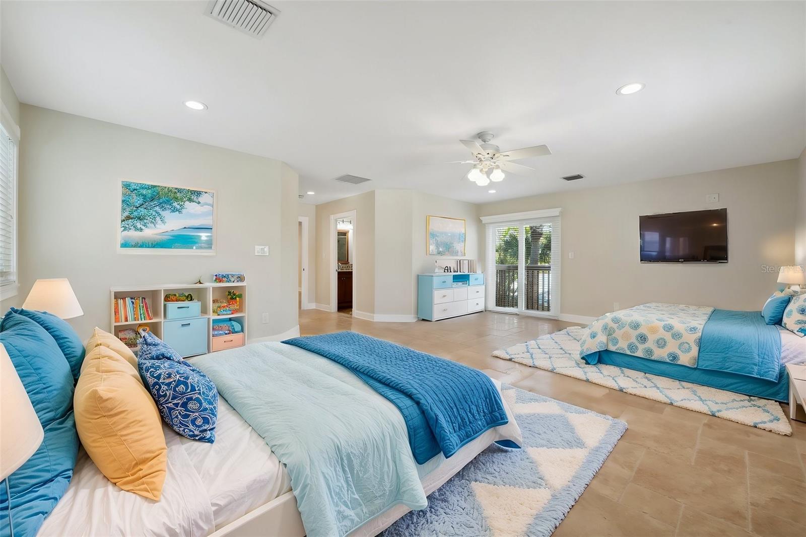 Image 22 of 49 For 5512 Avenida Del Mare