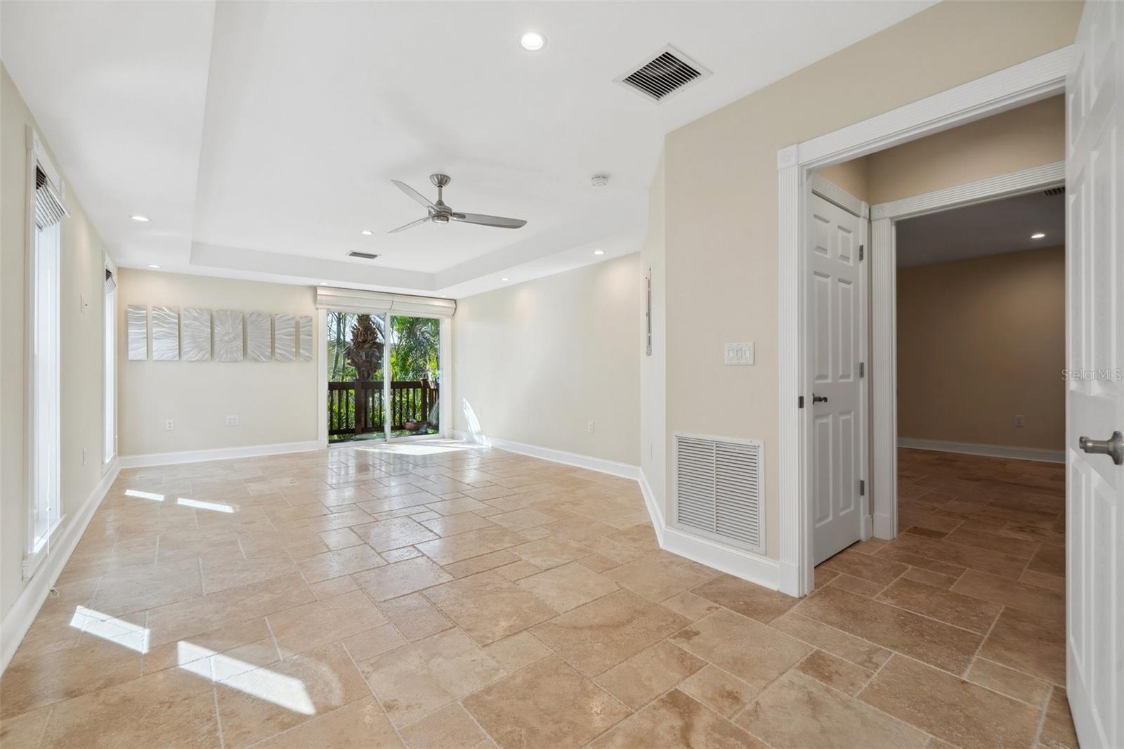 Image 28 of 49 For 5512 Avenida Del Mare