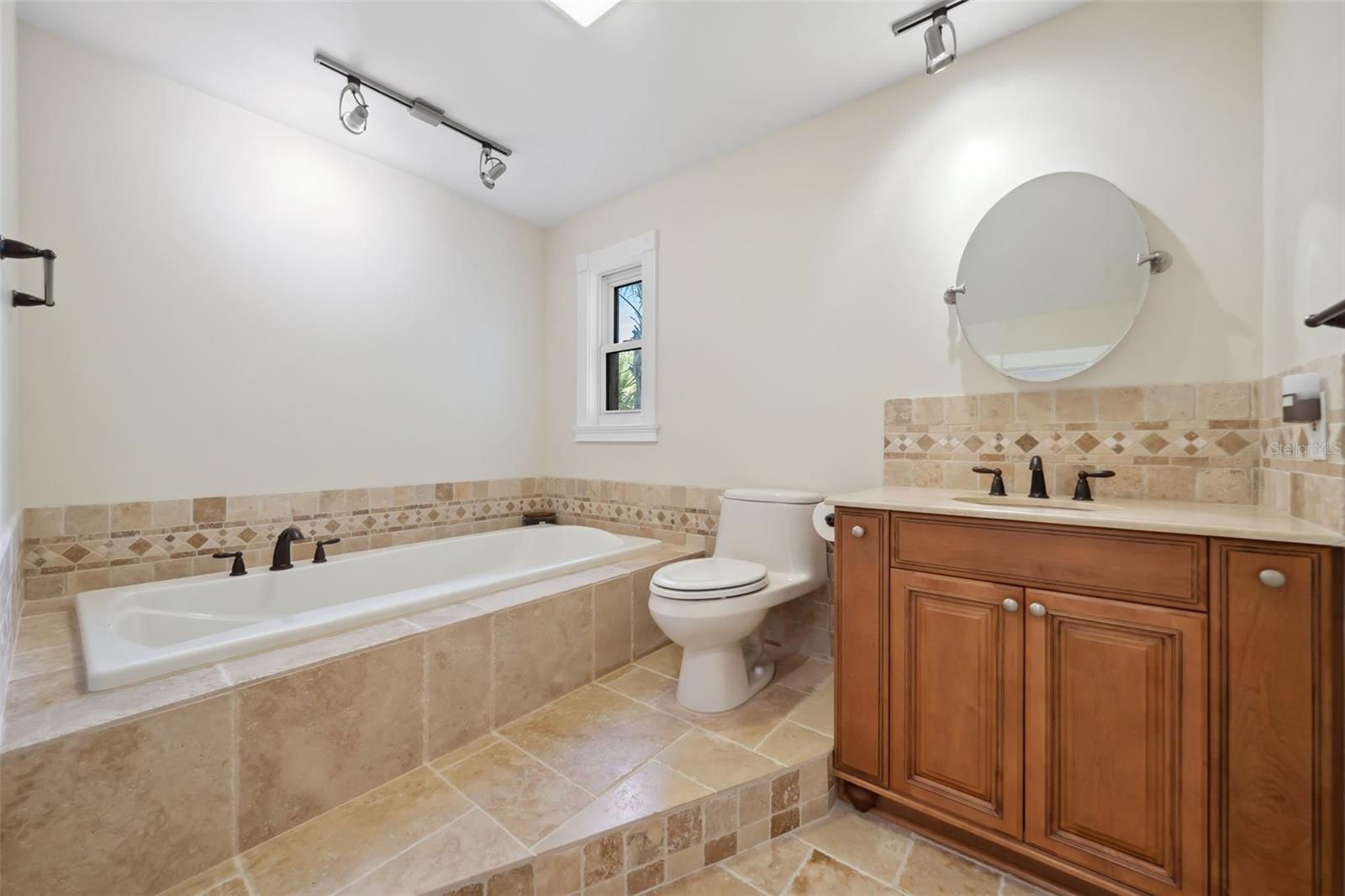 Image 30 of 49 For 5512 Avenida Del Mare