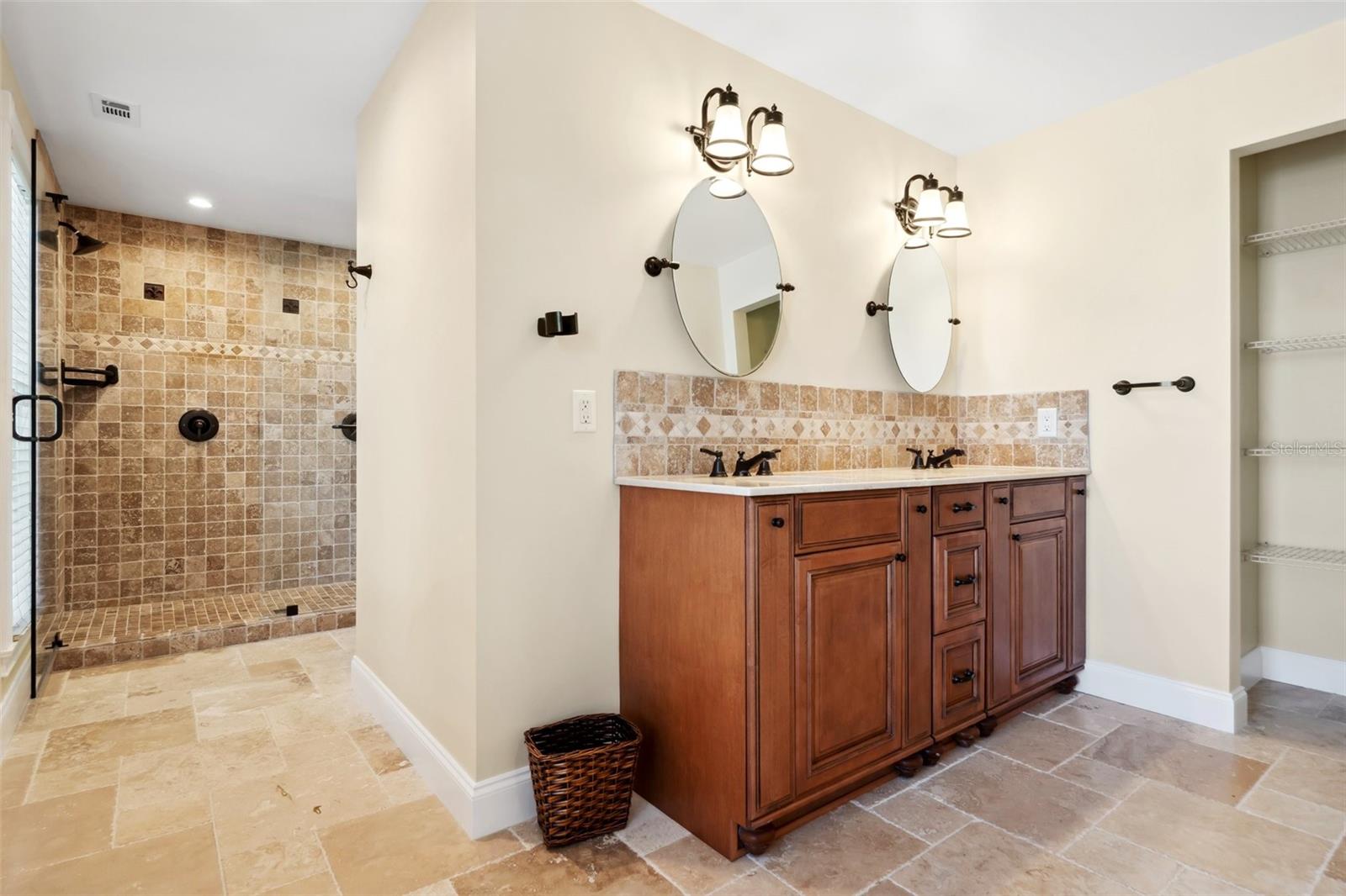 Image 32 of 49 For 5512 Avenida Del Mare