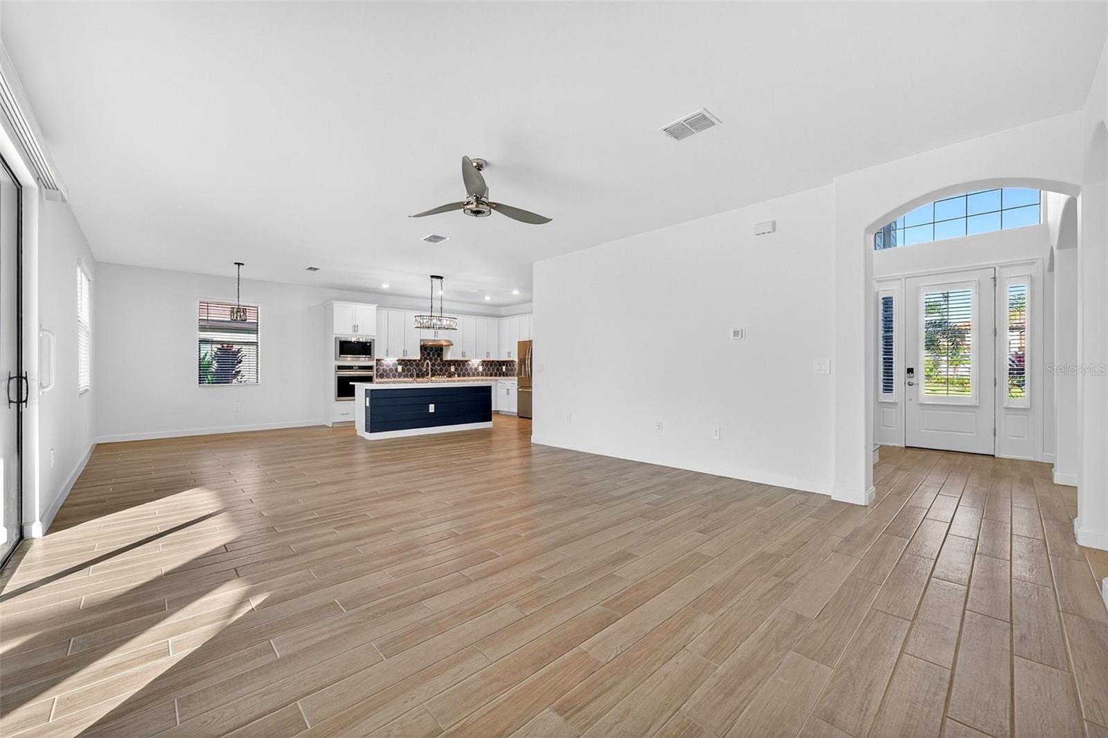 Image 18 of 100 For 4852 Coastal Days Lane