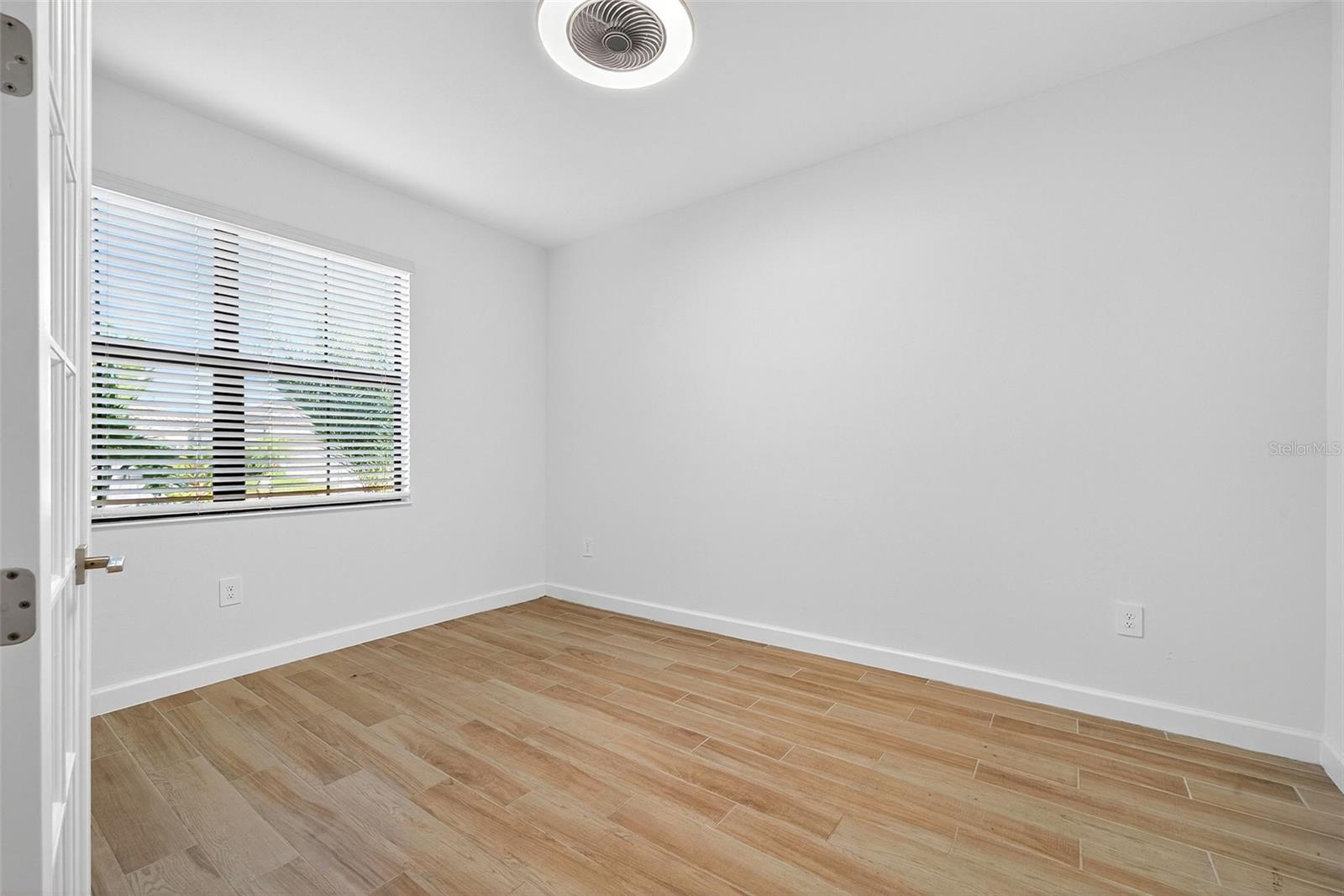 Image 37 of 100 For 4852 Coastal Days Lane