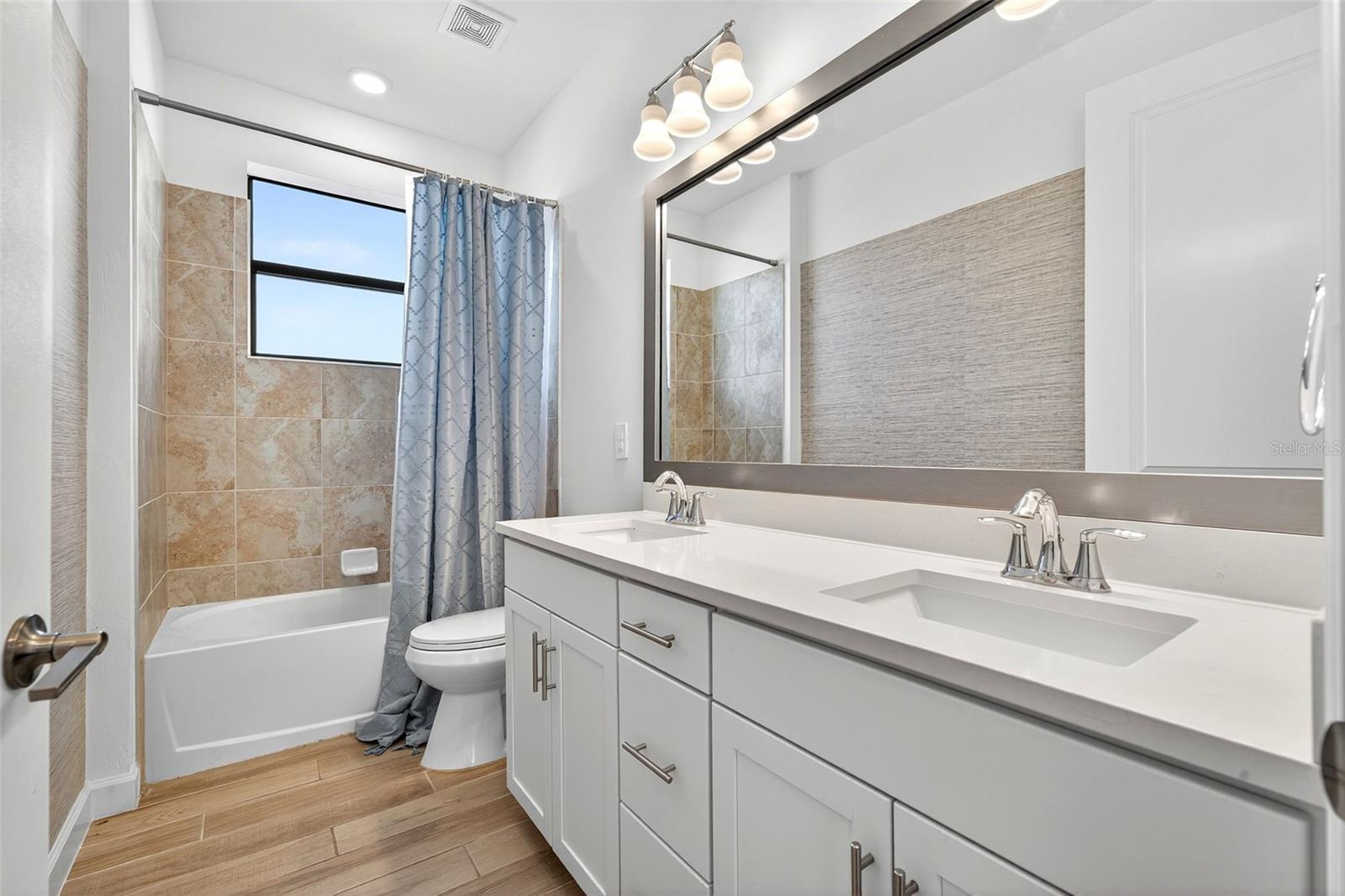 Image 49 of 100 For 4852 Coastal Days Lane